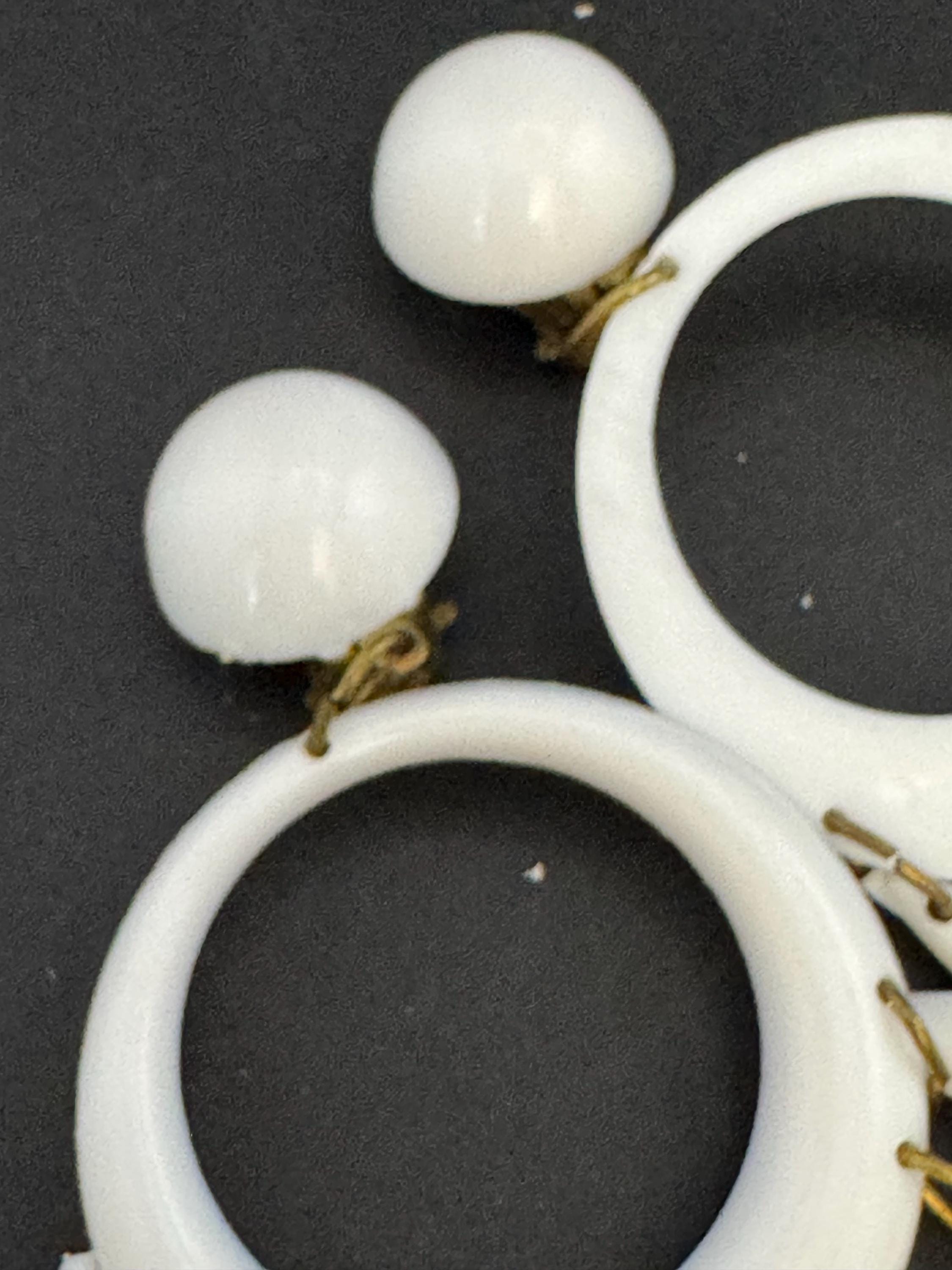 Oversized 7cm vintage white plastic dangly chandelier Clip On Earrings