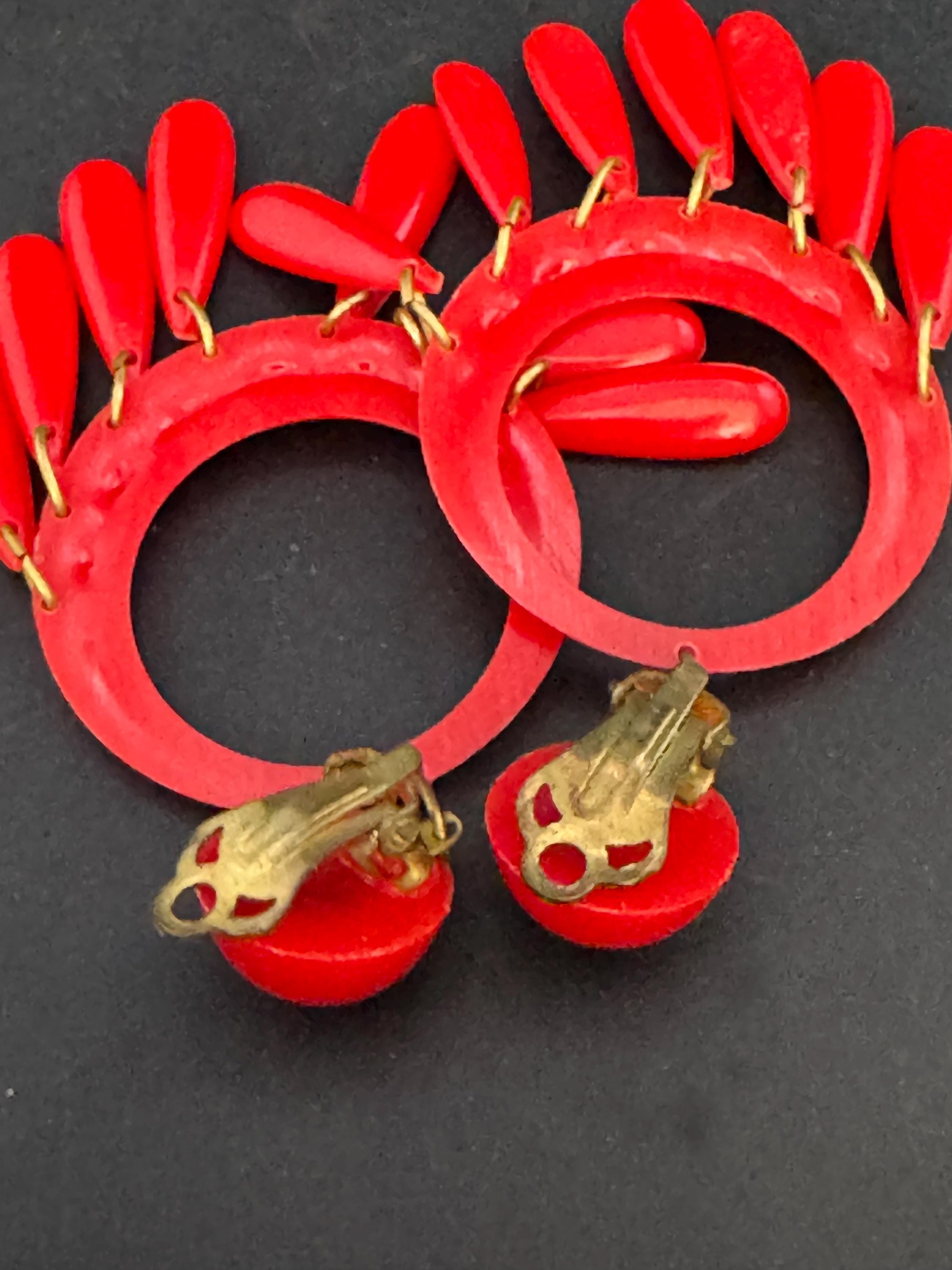 Oversized 7cm vintage bright red plastic dangly chandelier Clip On Earrings