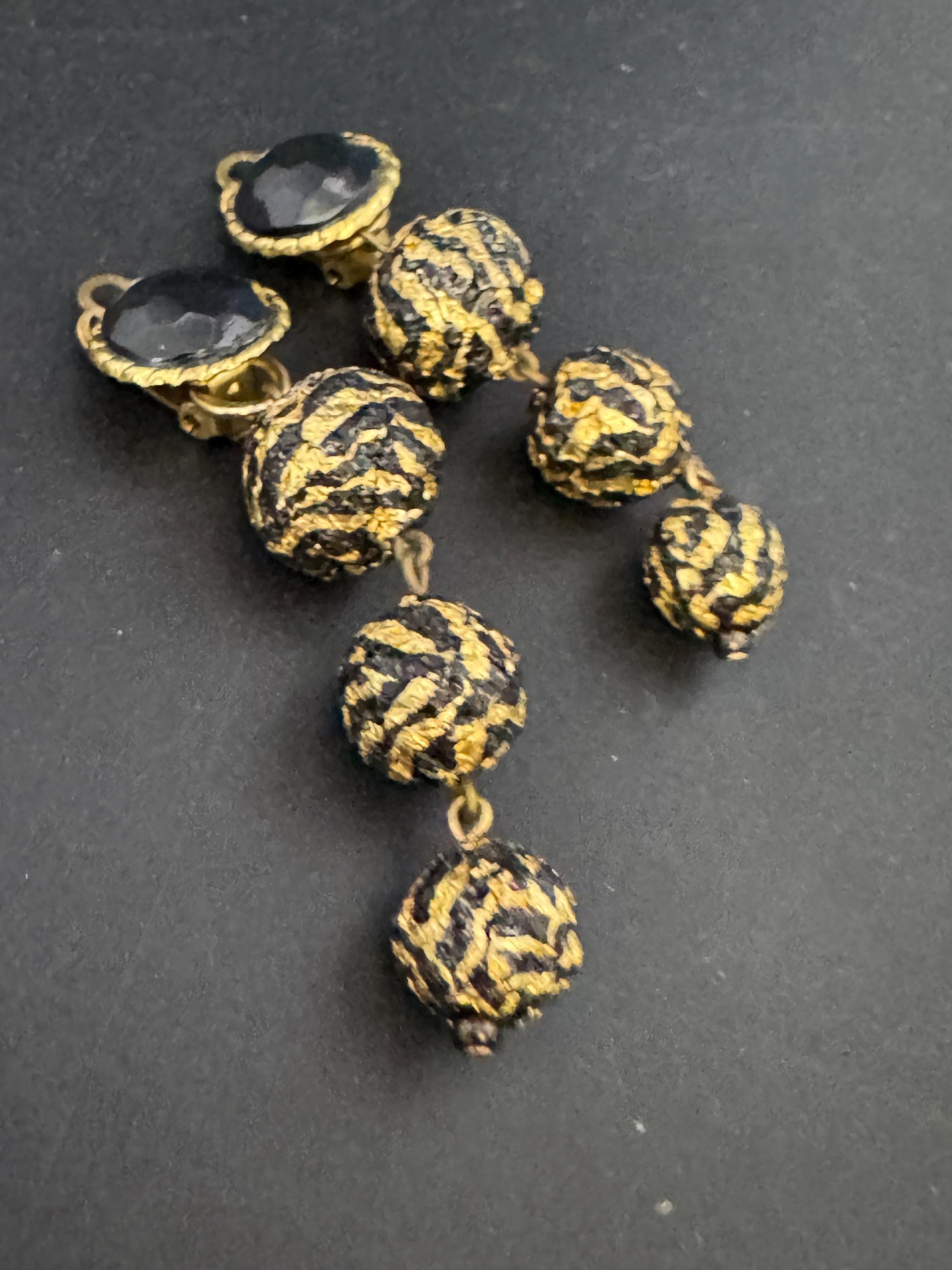 1950s Black and gold plastic beaded pair dangly drop clip on earrings