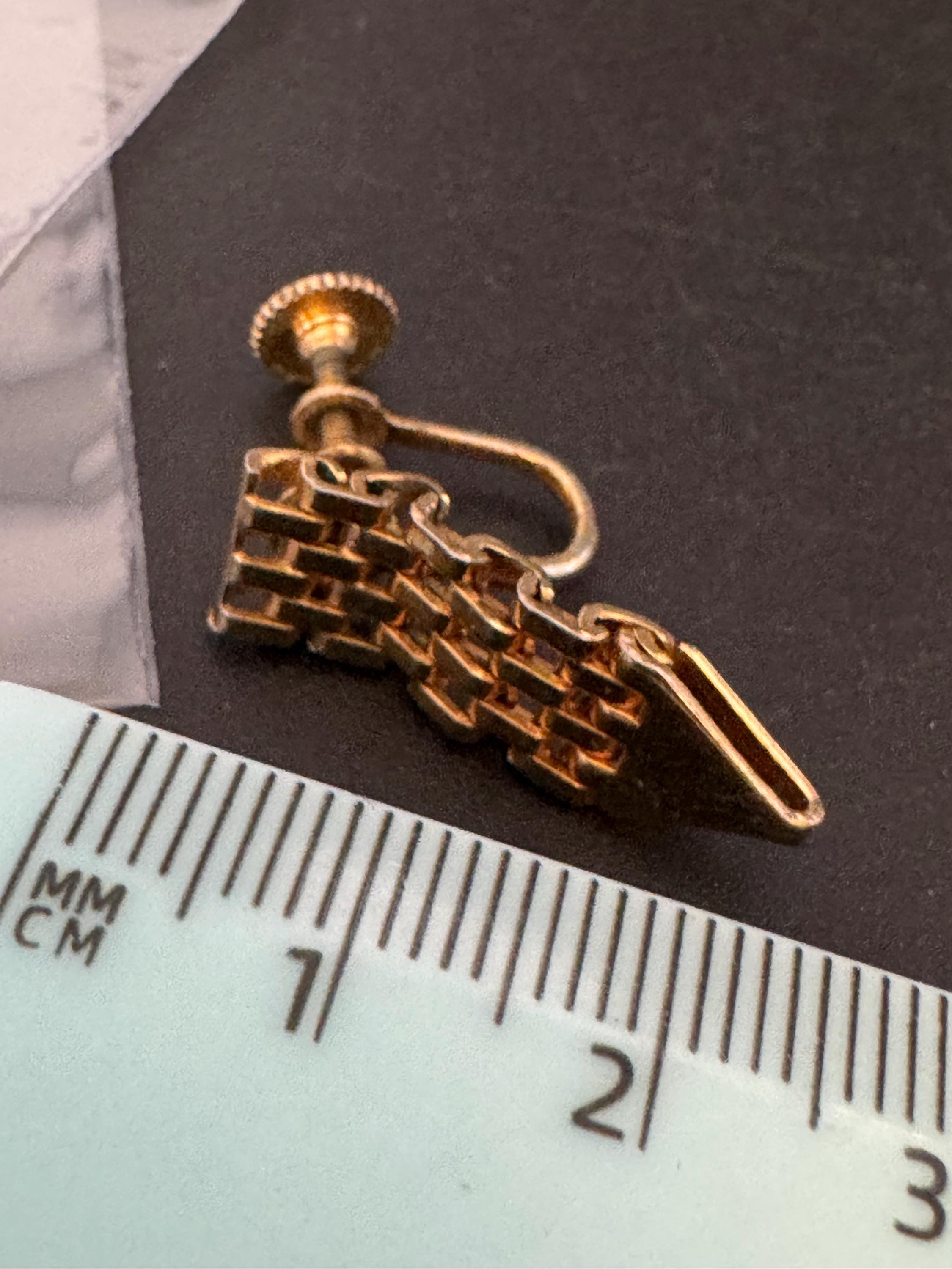 Vintage 1970s gold panther link chain clip on earrings, screws back