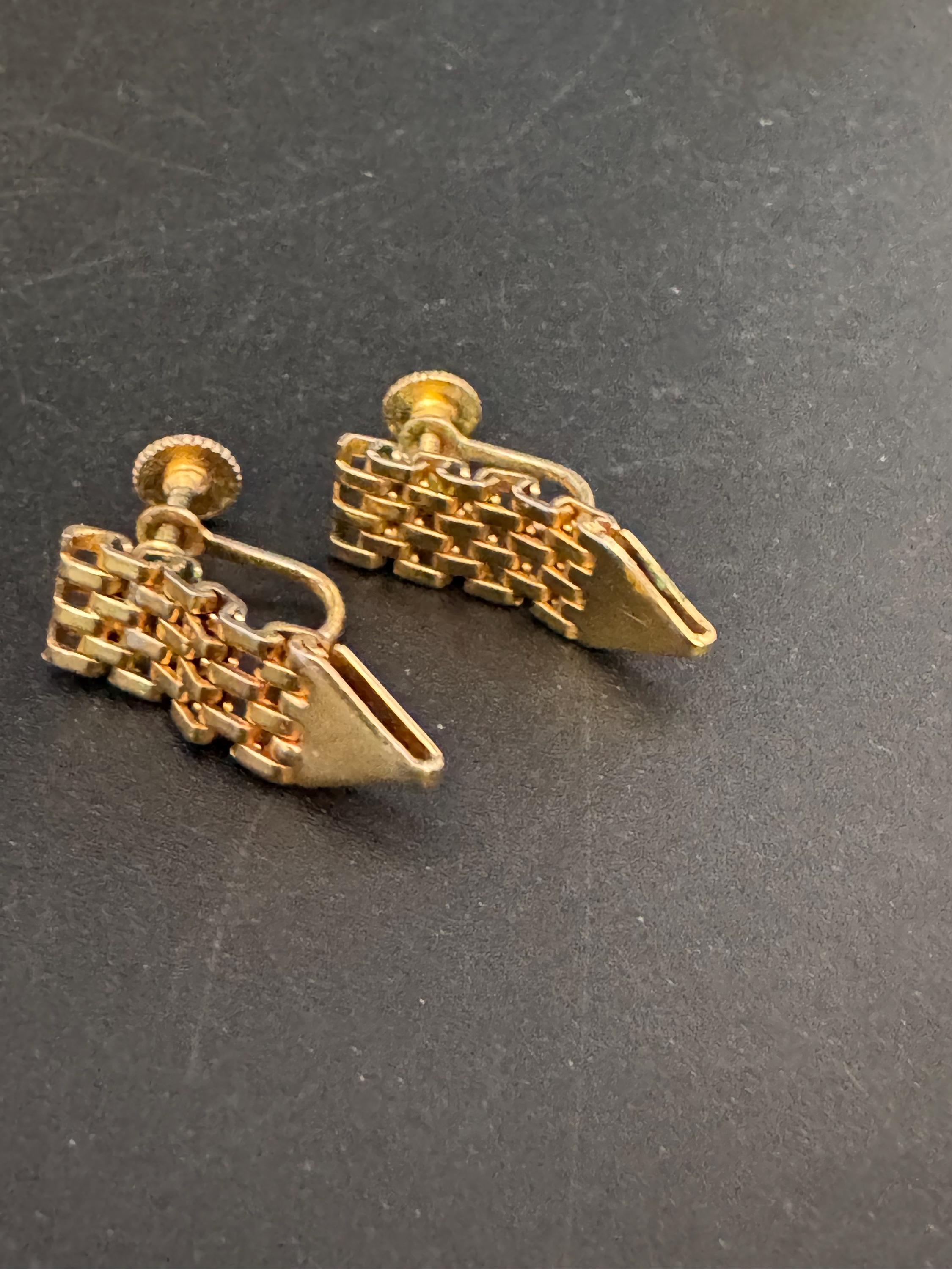Vintage 1970s gold panther link chain clip on earrings, screws back