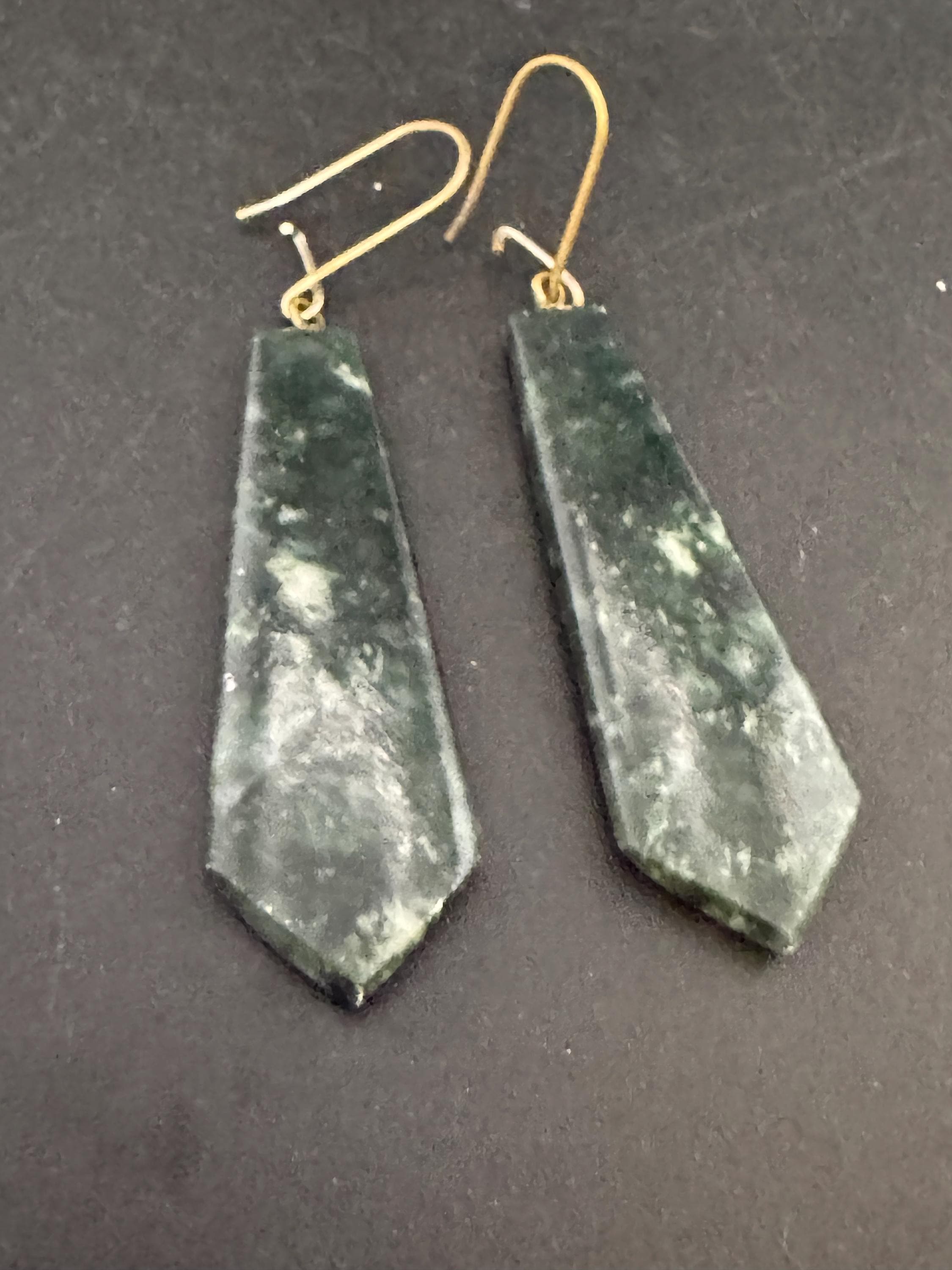 Vintage new Zealand POUNAMU gemstone long drop earrings, pierced ears