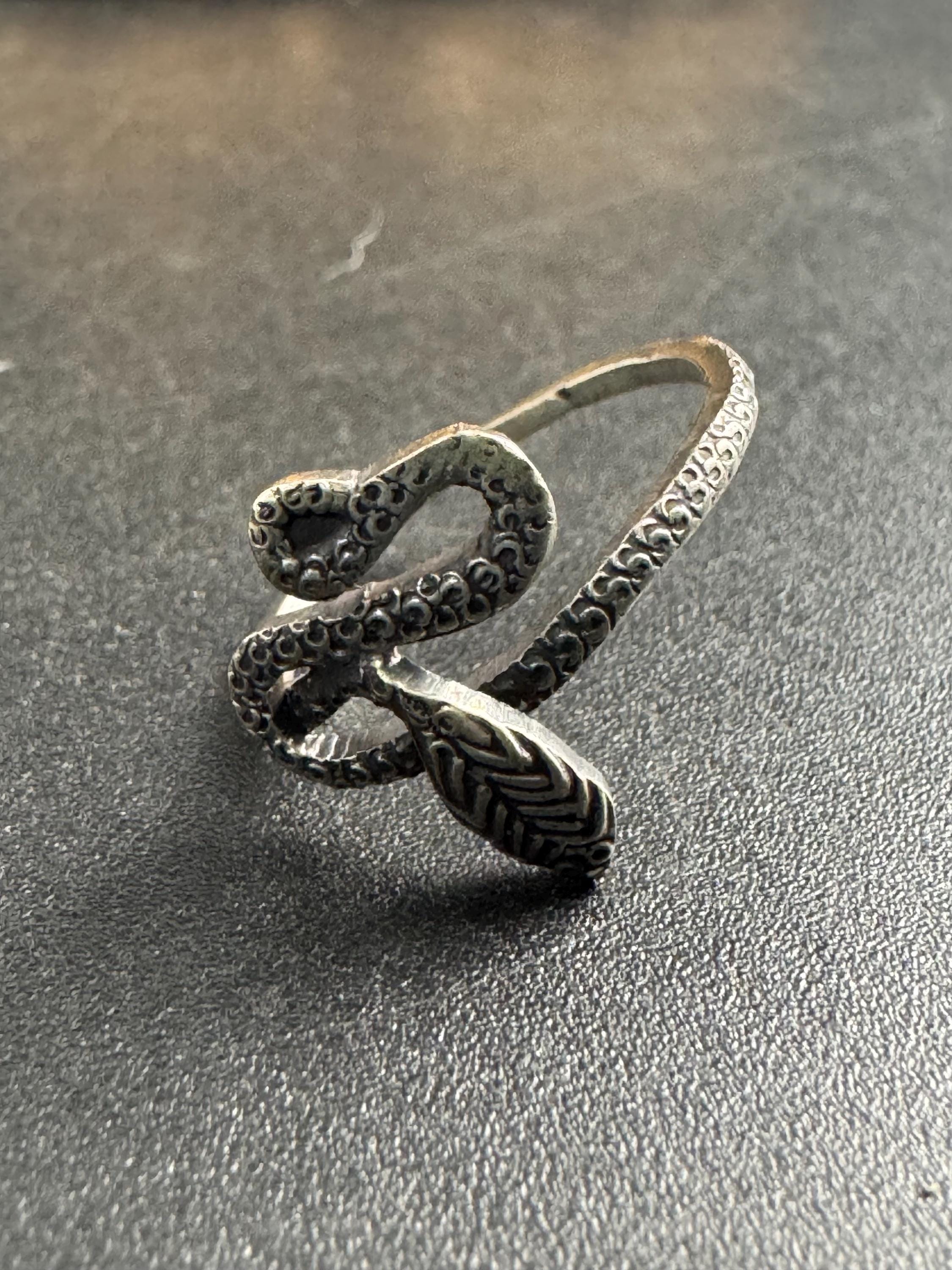 Vintage size N 925 sterling silver ladies snake ring 2 gm