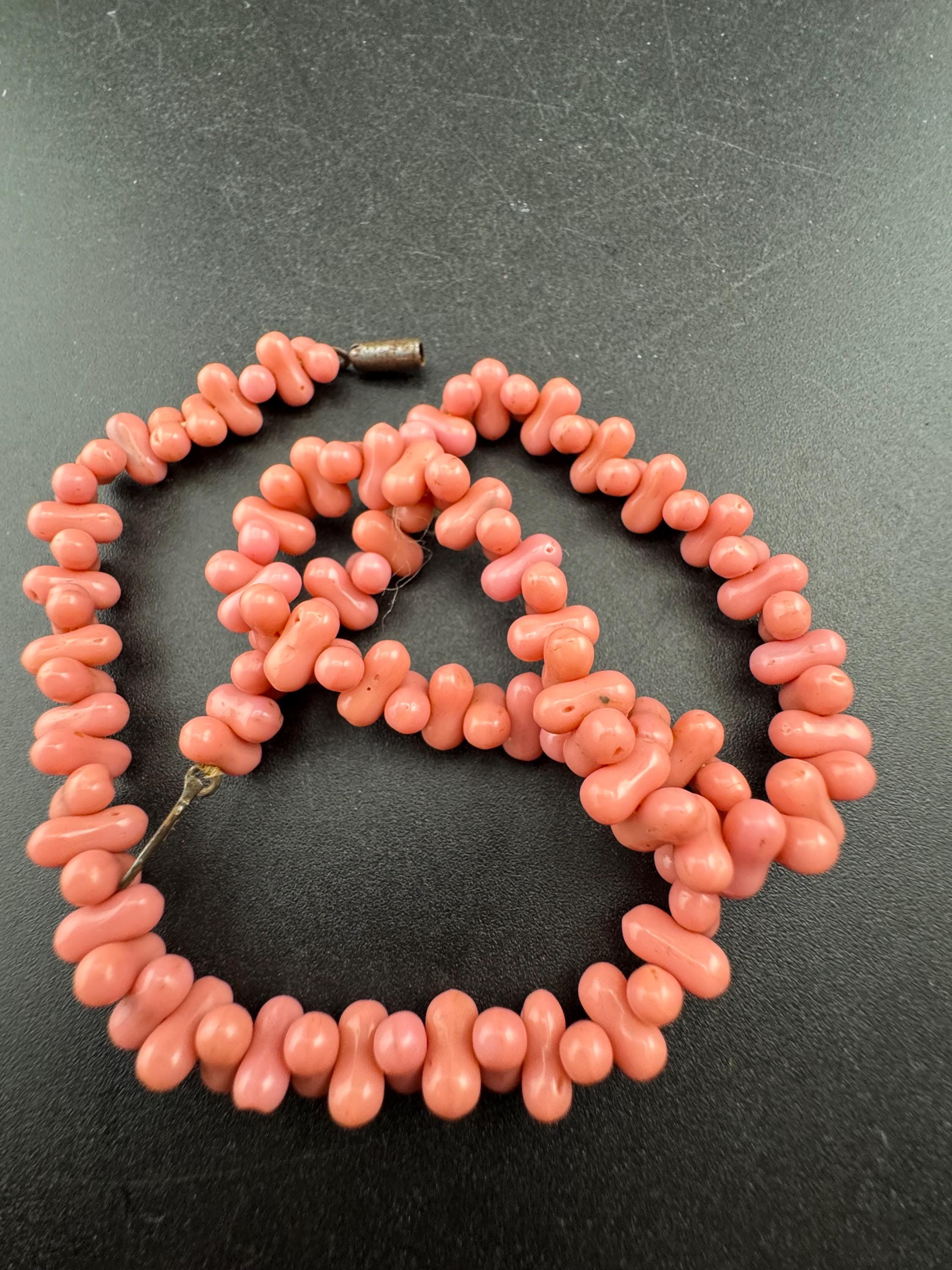 Petite Vintage dusky pink glass beaded necklace 38cm, art deco