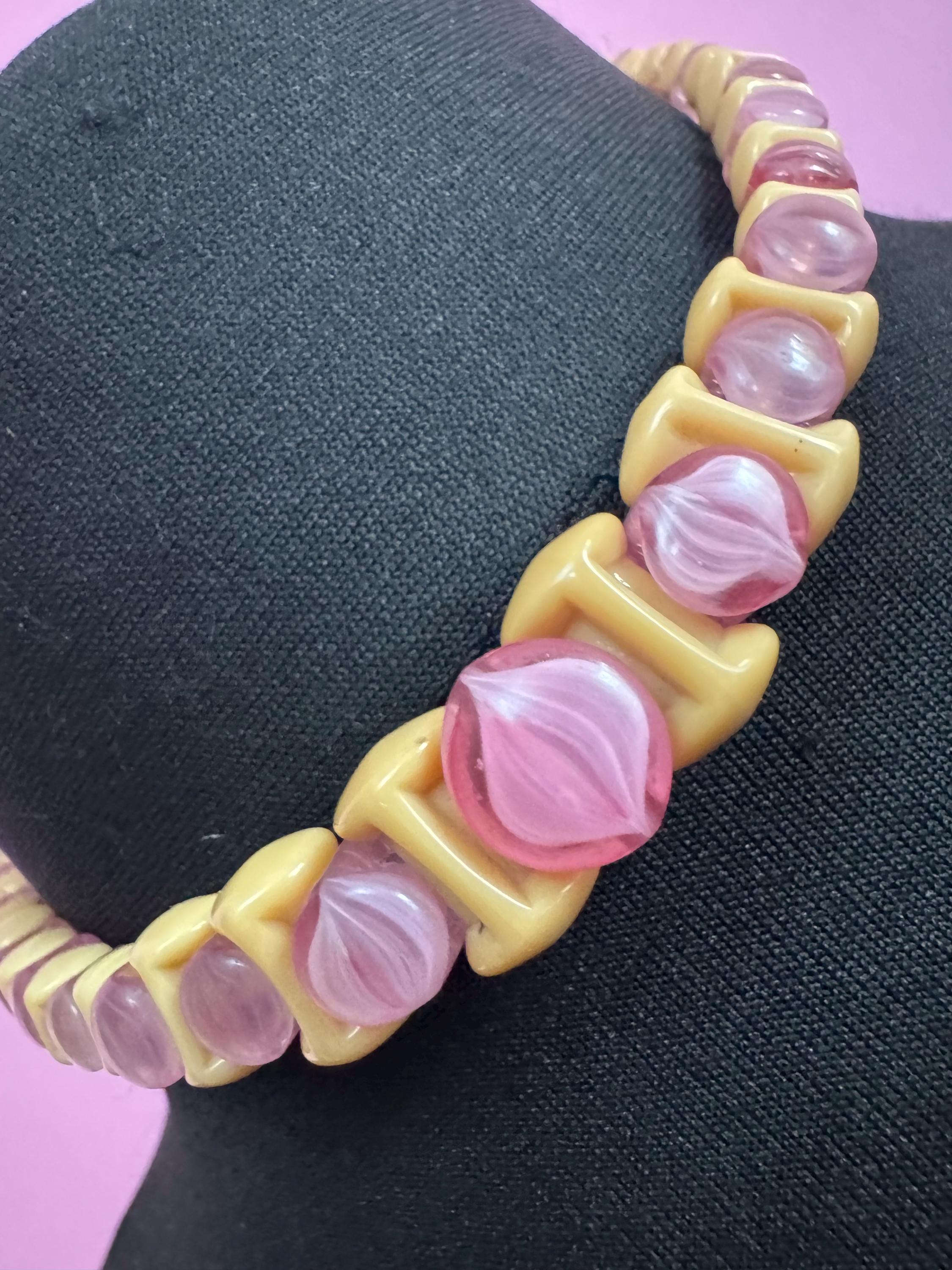 Vintage beige and pink glass beaded necklace 41cm, art deco