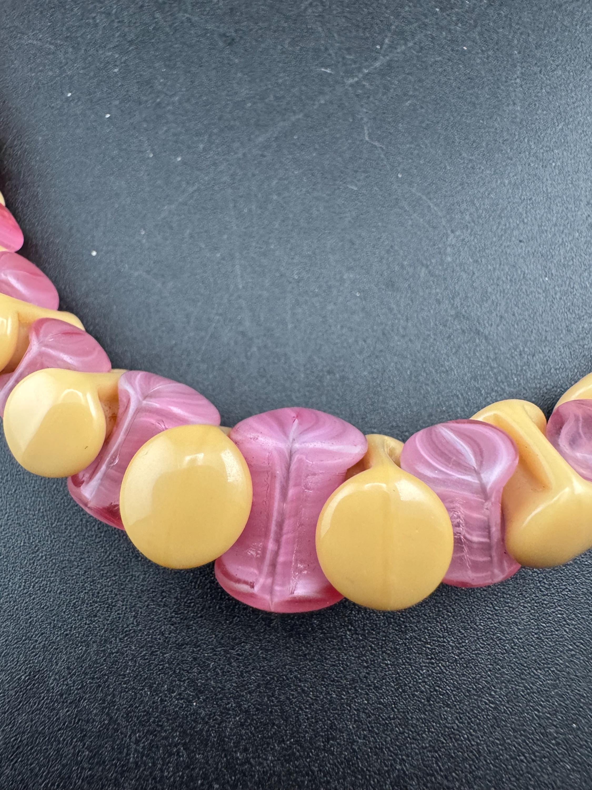 Vintage beige and pink glass beaded necklace 41cm, art deco