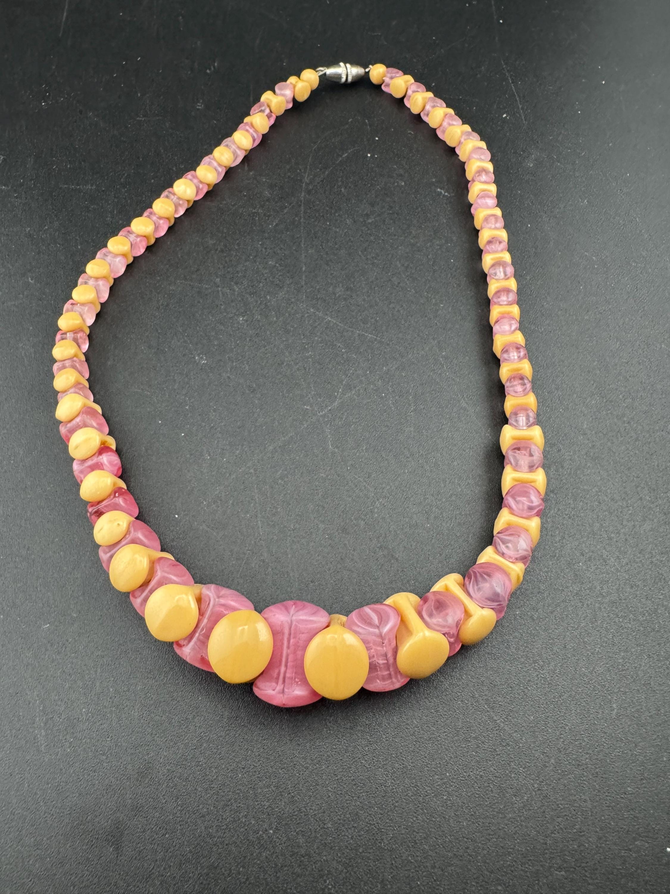 Vintage beige and pink glass beaded necklace 41cm, art deco