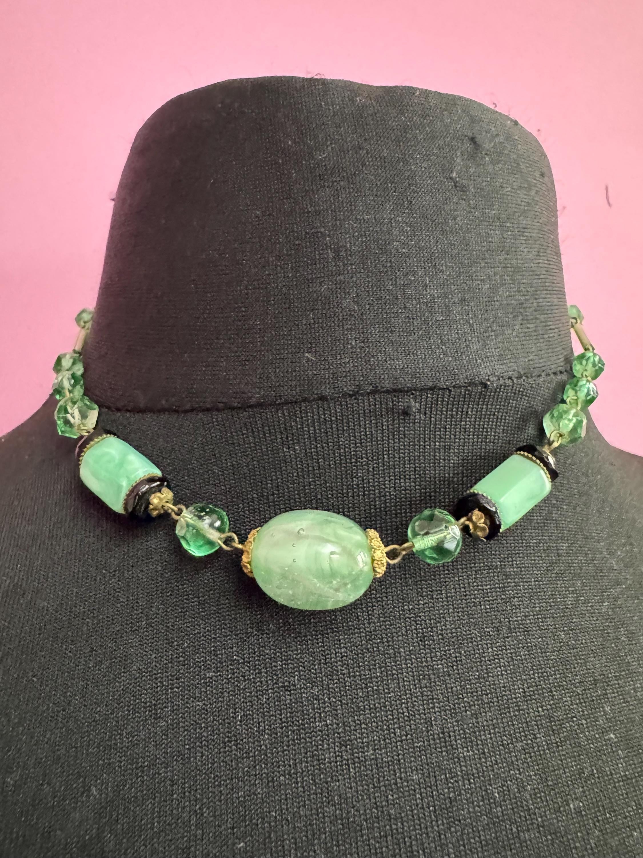 Art Deco czech green glass necklace with black jet 1920s 42cm