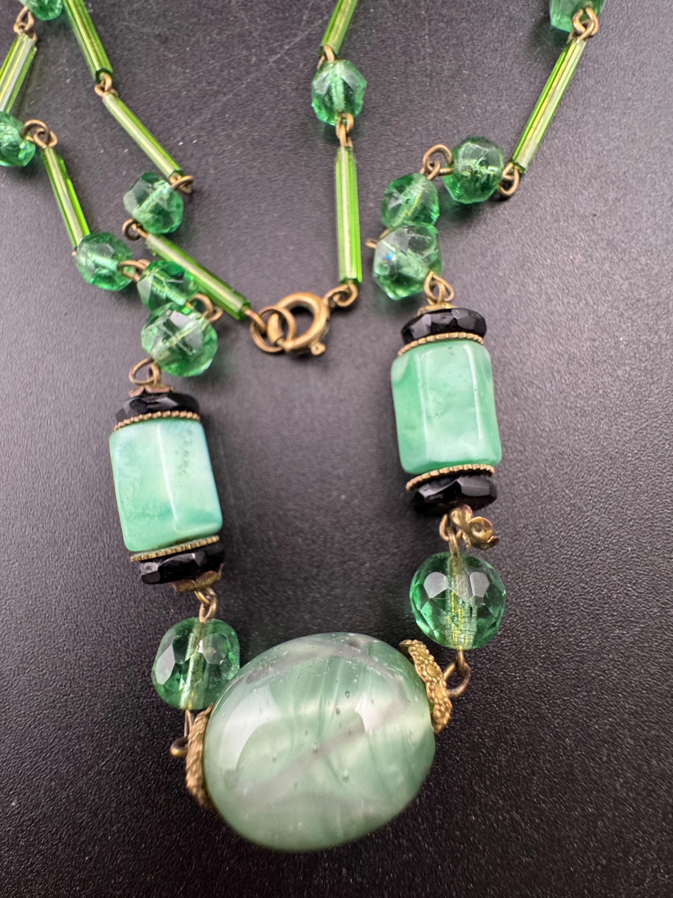 Art Deco czech green glass necklace with black jet 1920s 42cm