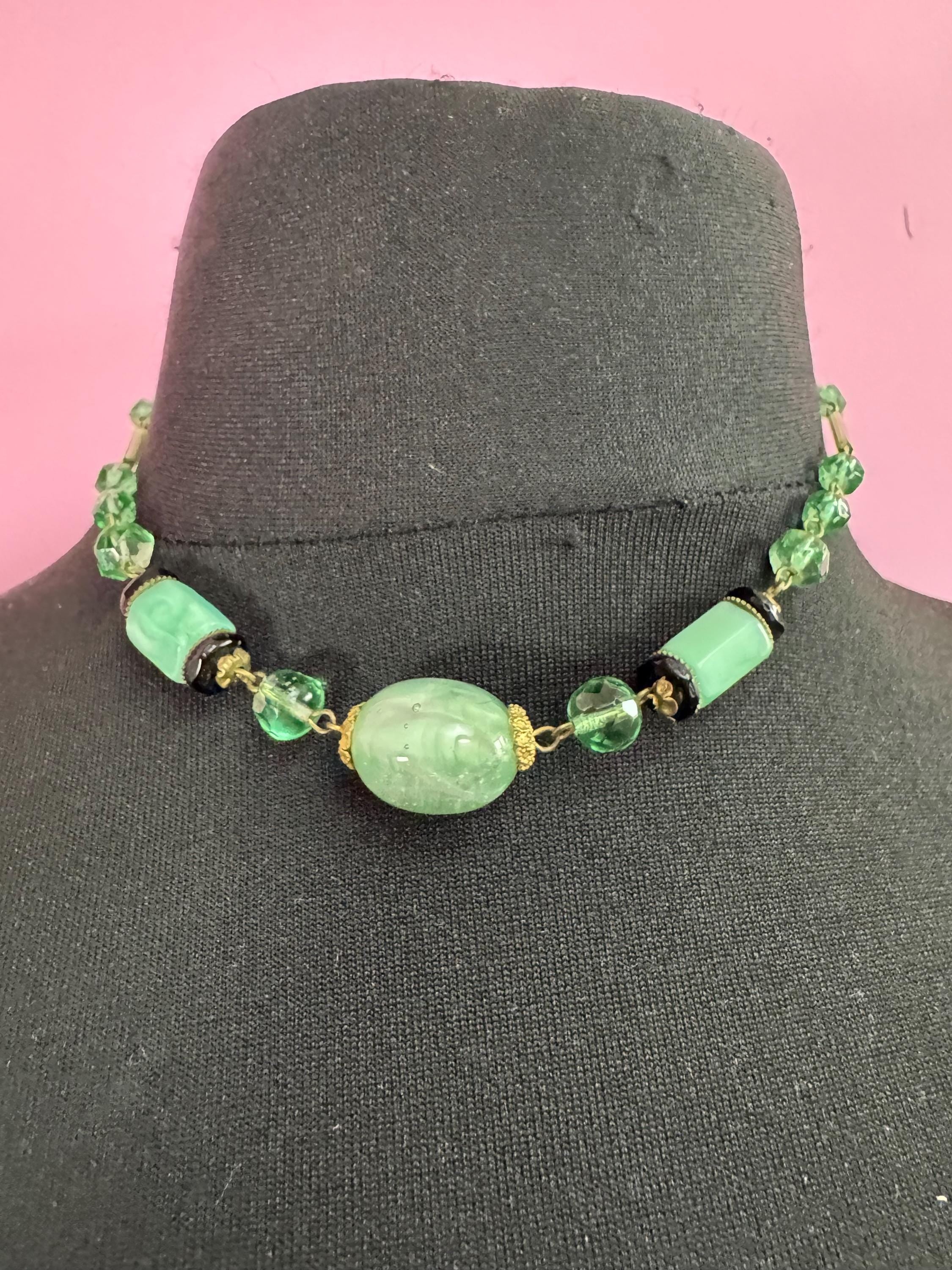 Art Deco czech green glass necklace with black jet 1920s 42cm
