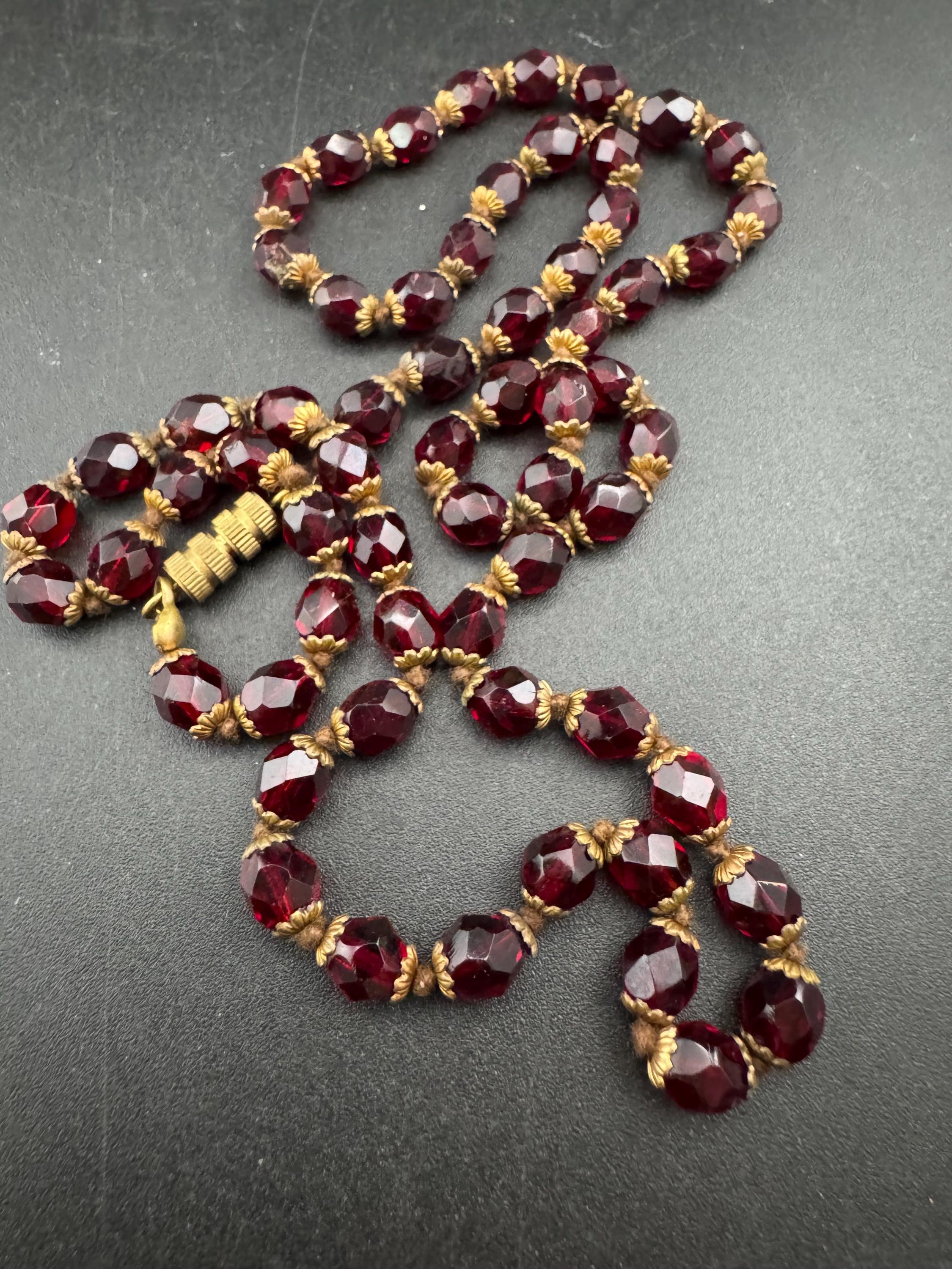 Vintage Art Deco red faceted glass beaded necklace 61cm