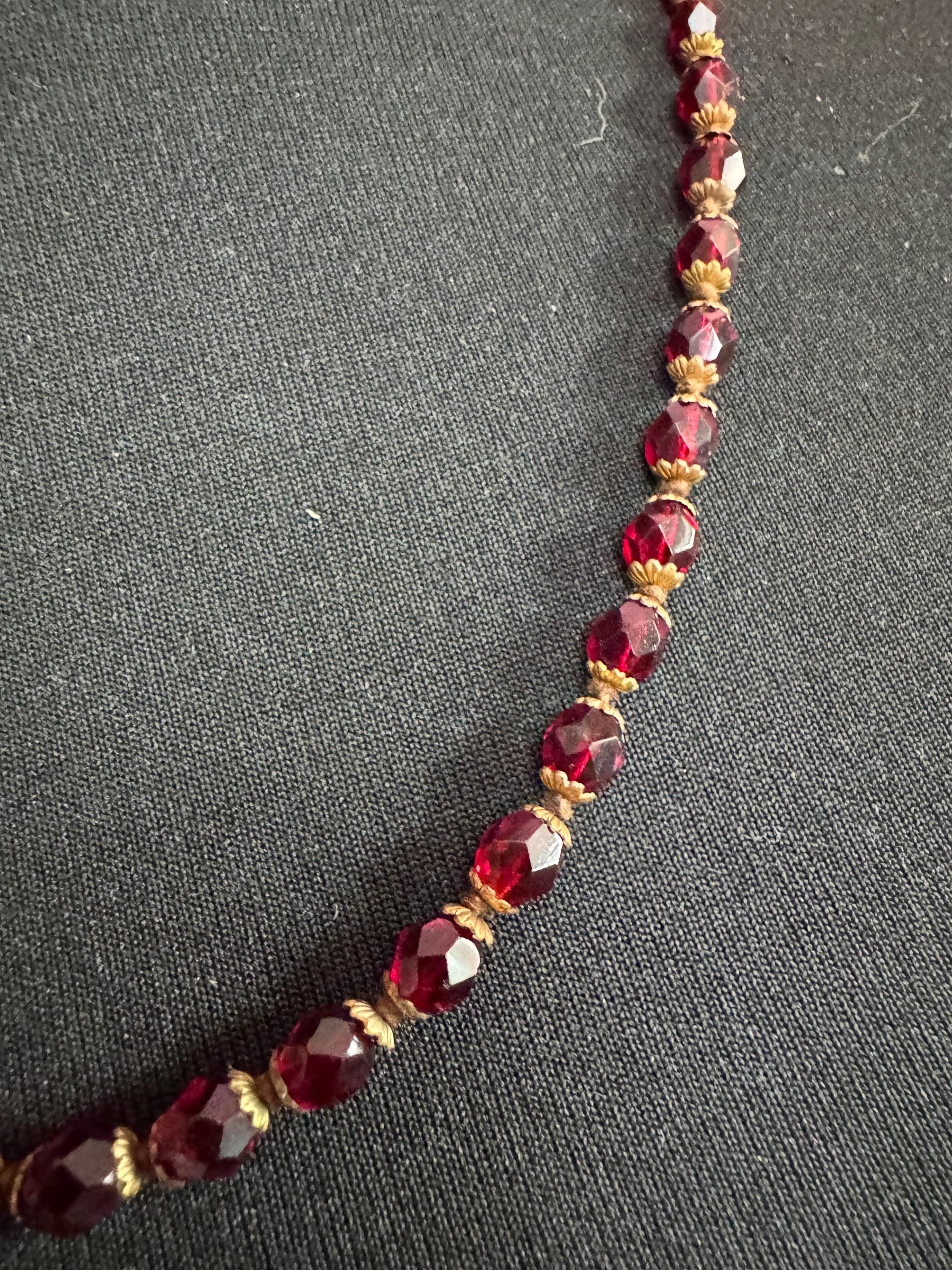 Vintage Art Deco red faceted glass beaded necklace 61cm