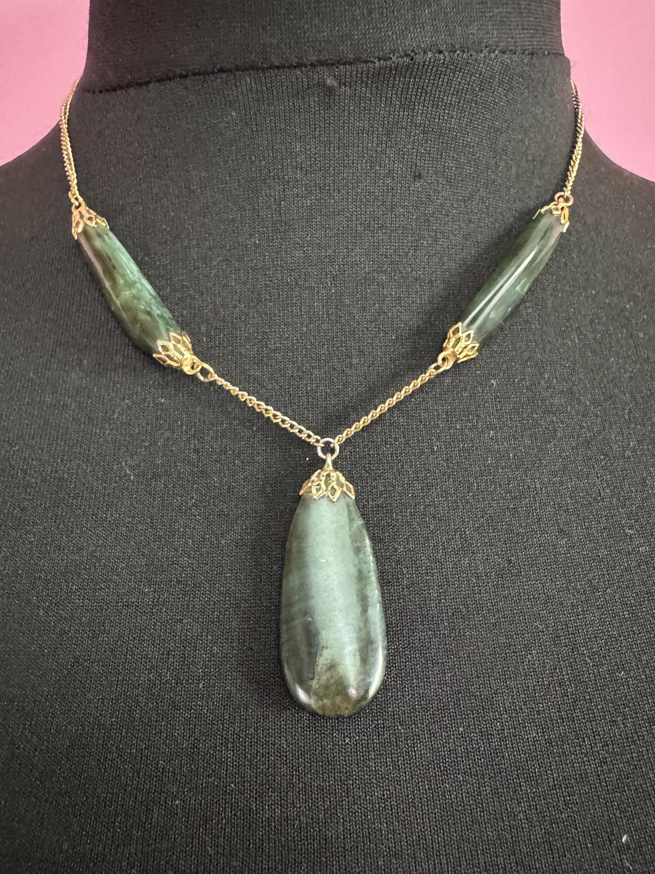 Vintage Green gemstone jade pendant drop necklace 47cm