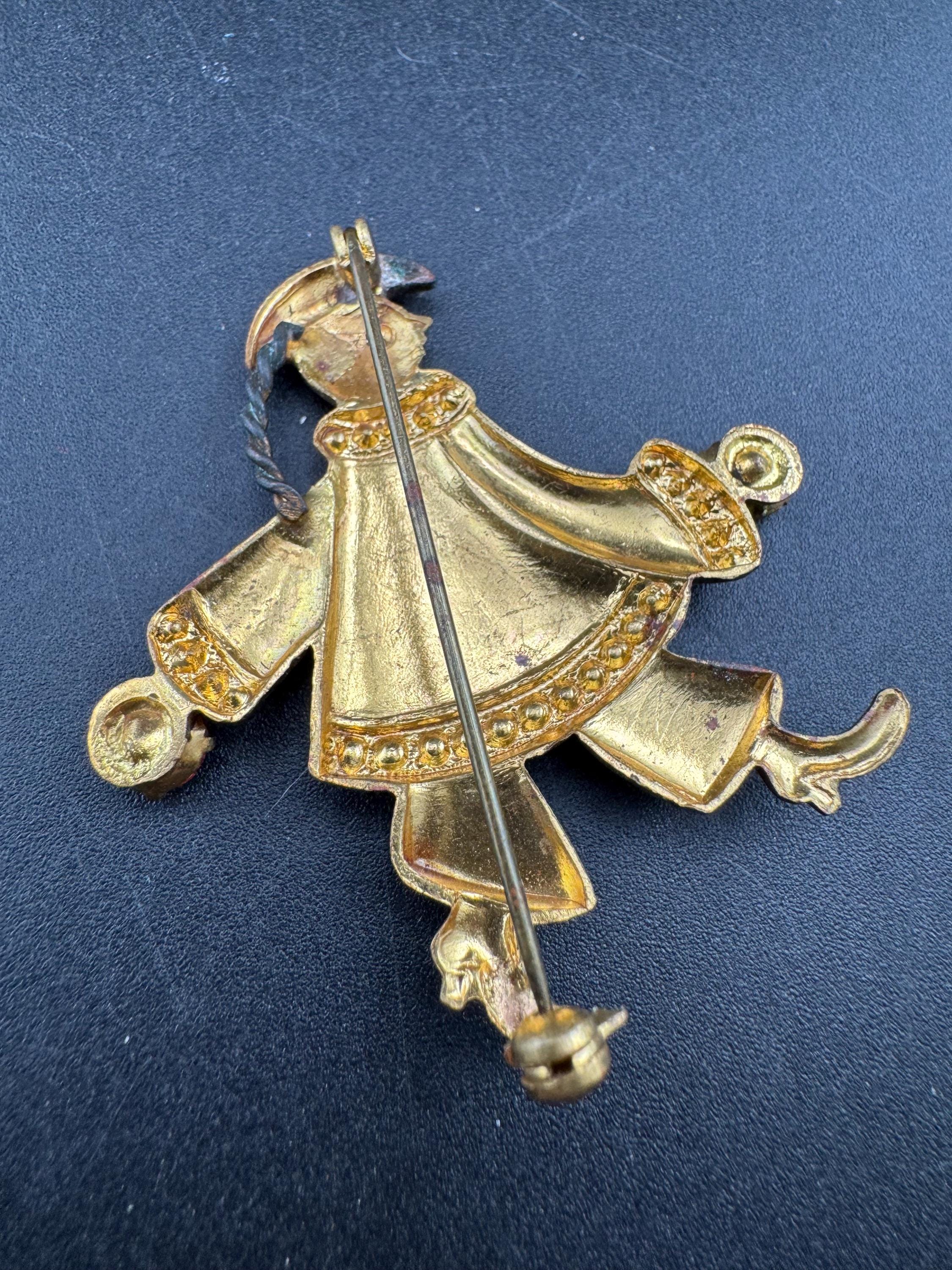 Vintage China man art deco ruby paste brass brooch
