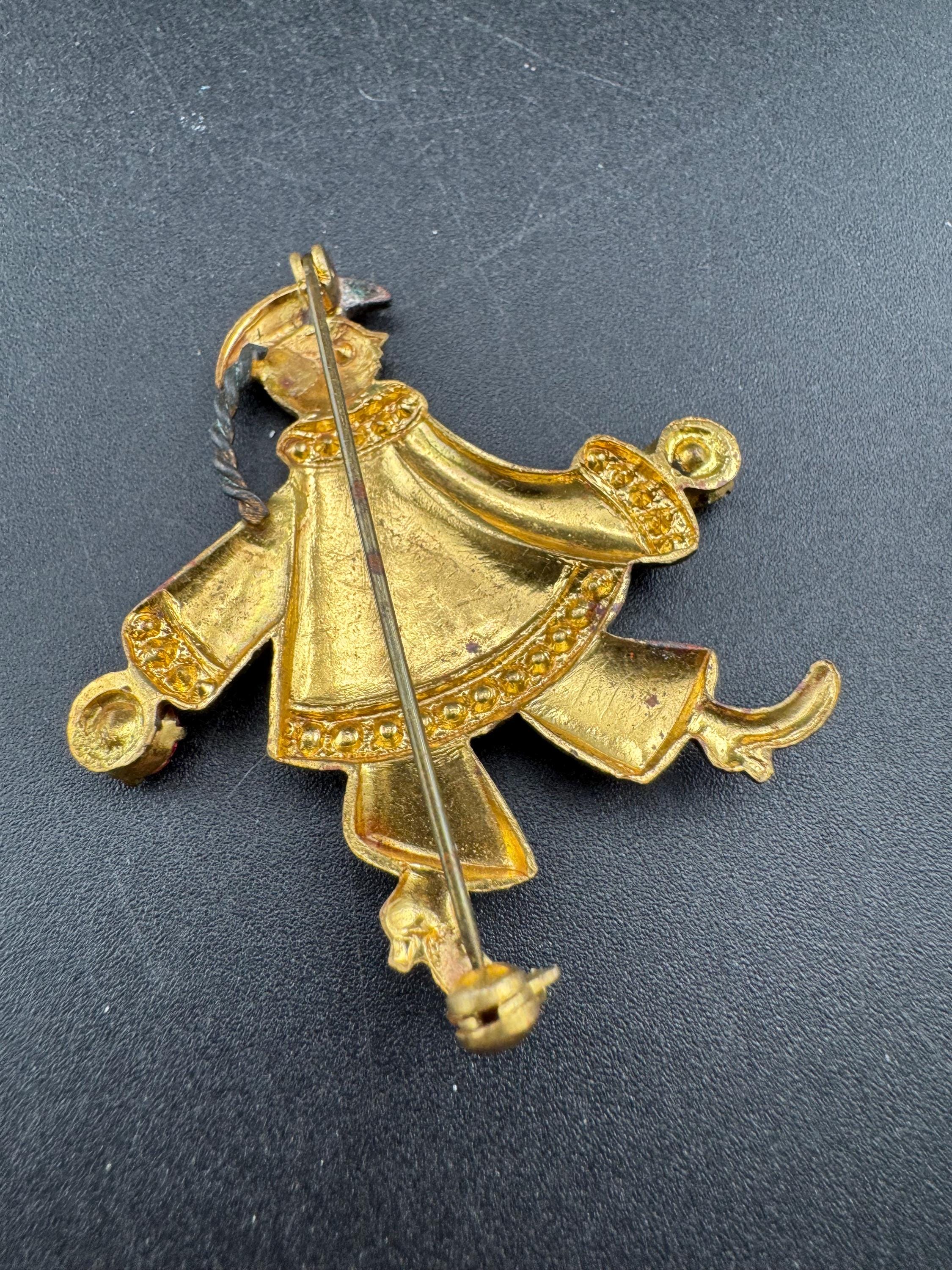 Vintage China man art deco ruby paste brass brooch