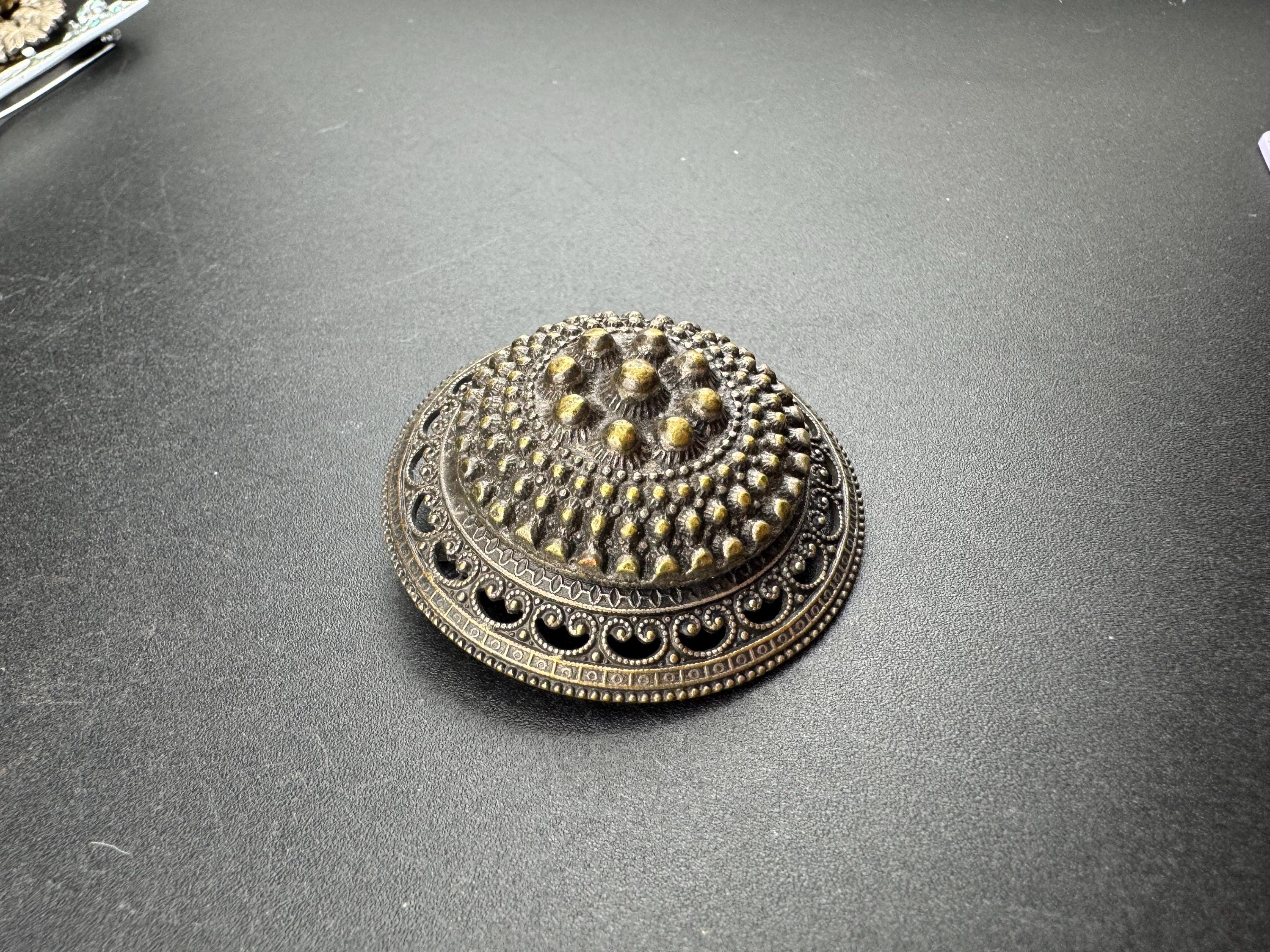 Vintage round etruscan domed bullseye cannetille Brooch, dark gold tone