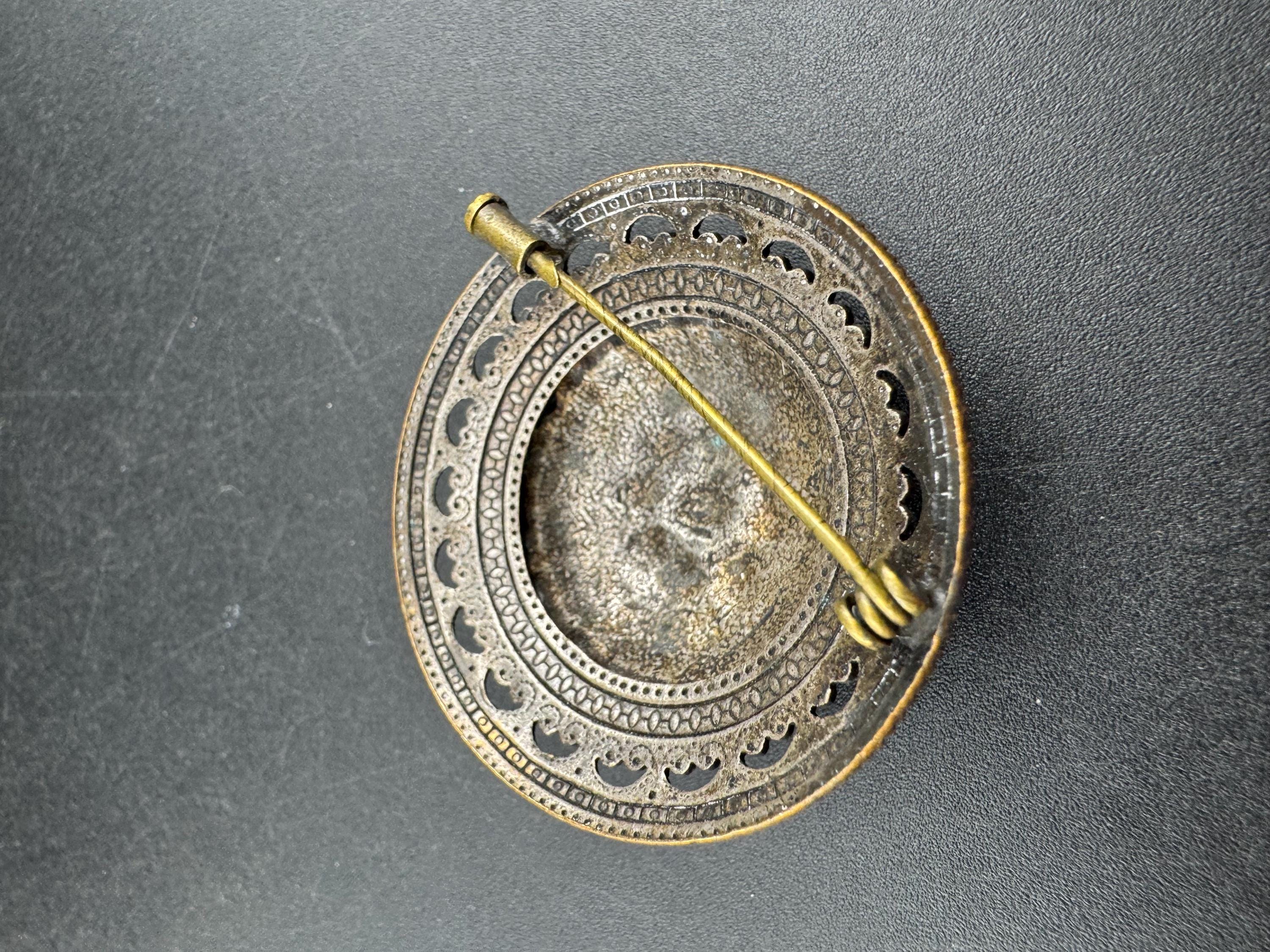 Vintage round etruscan domed bullseye cannetille Brooch, dark gold tone