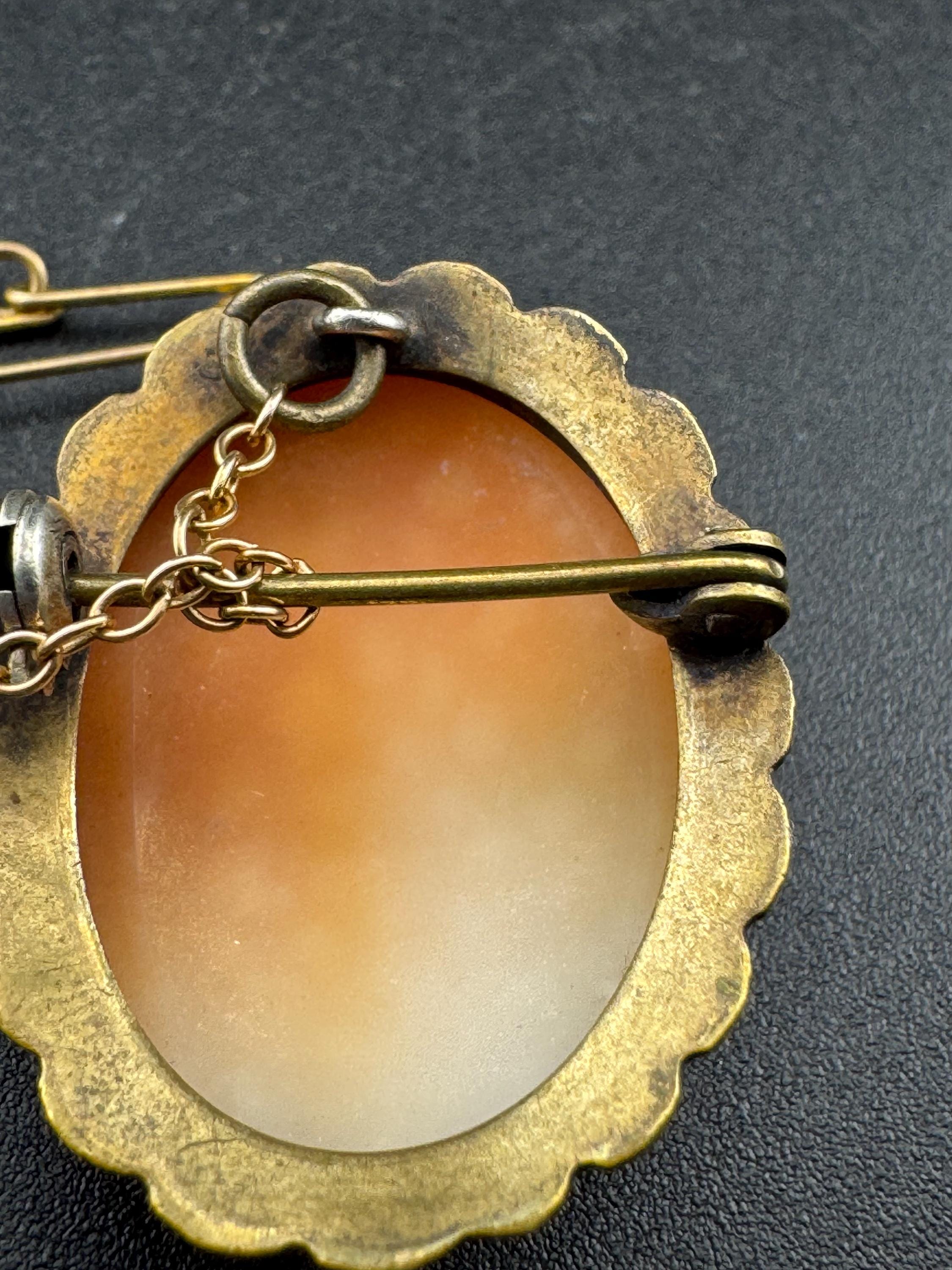 Pinchbeck gilt gold carved shell cameo brooch , 3cm safety clasp