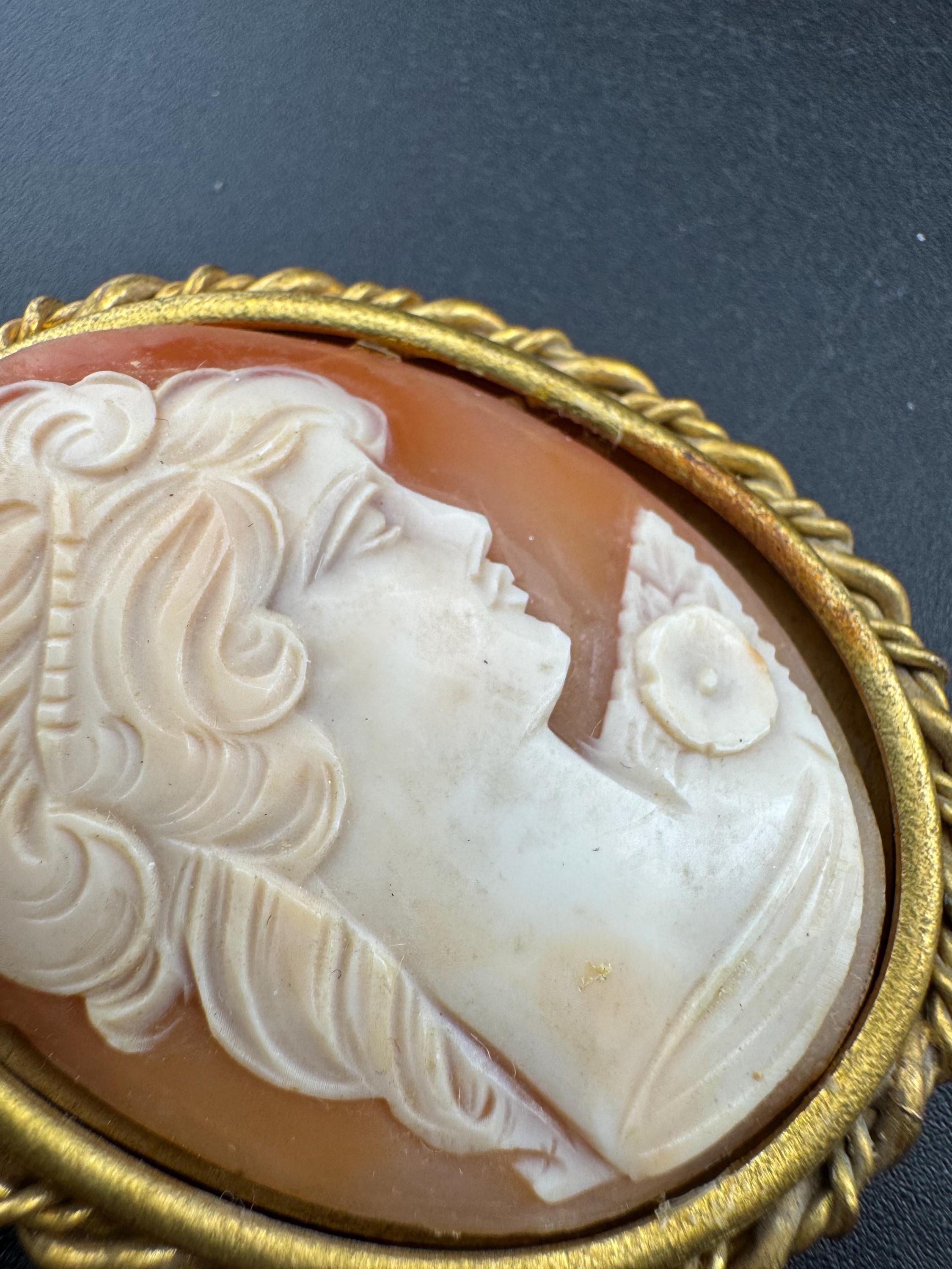 Vintage Large 5cm carved shell Cameo Brooch , French gold tone