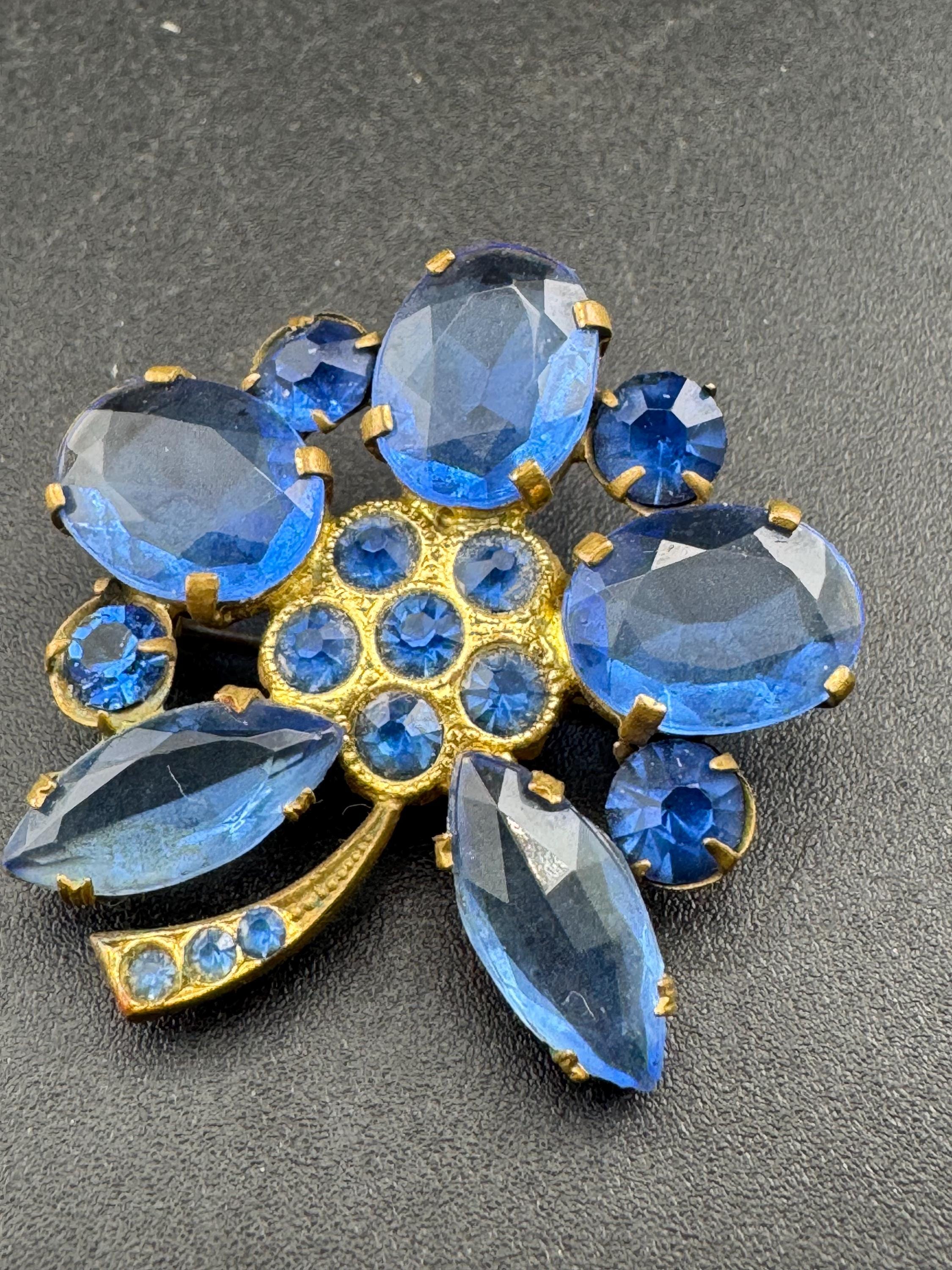 Art Deco sapphire rhinestone floral brooch, c clasp vintage