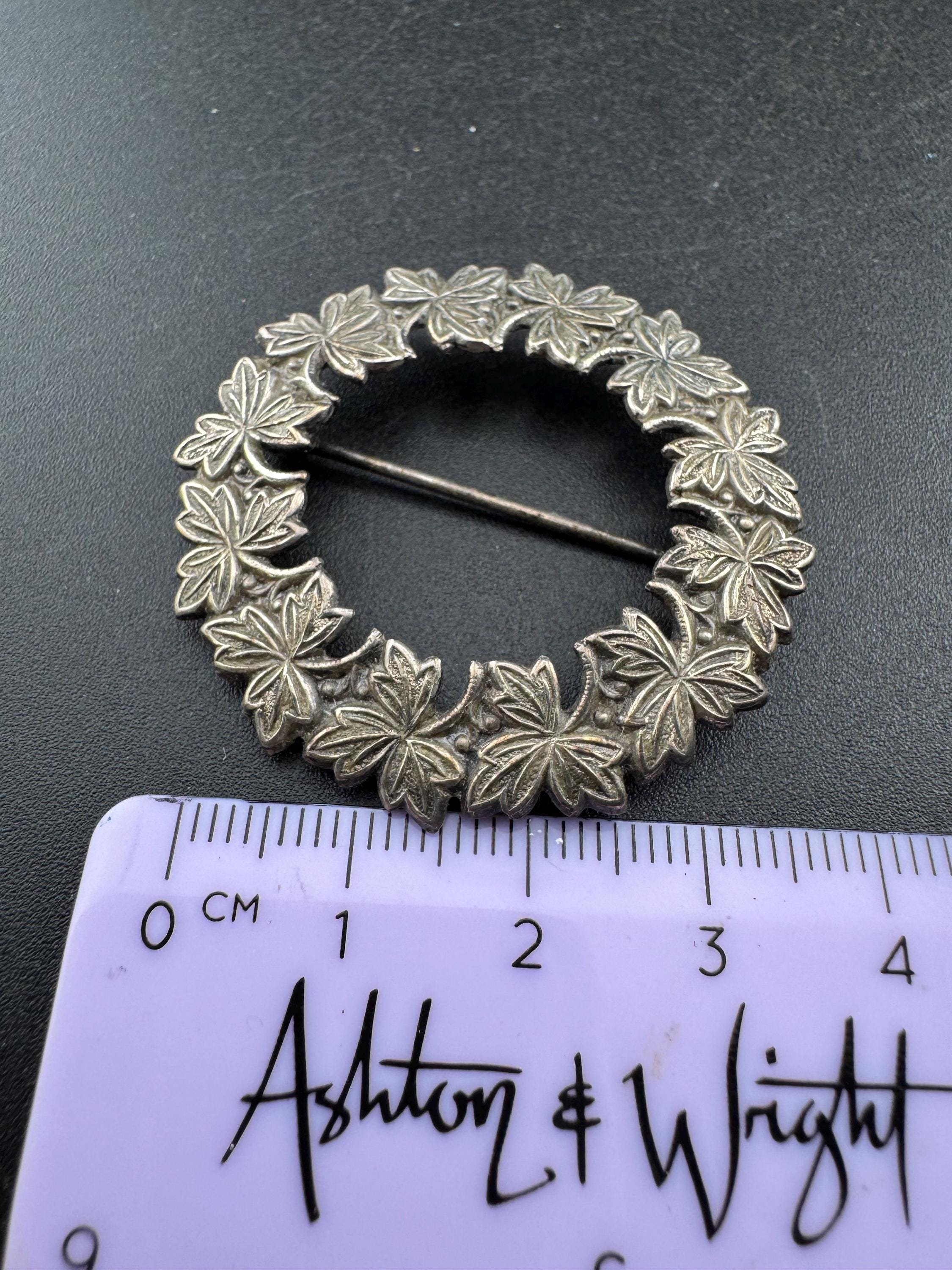 Antique silver Canadian maple leaf 3cm wreath brooch , c clasp white metal