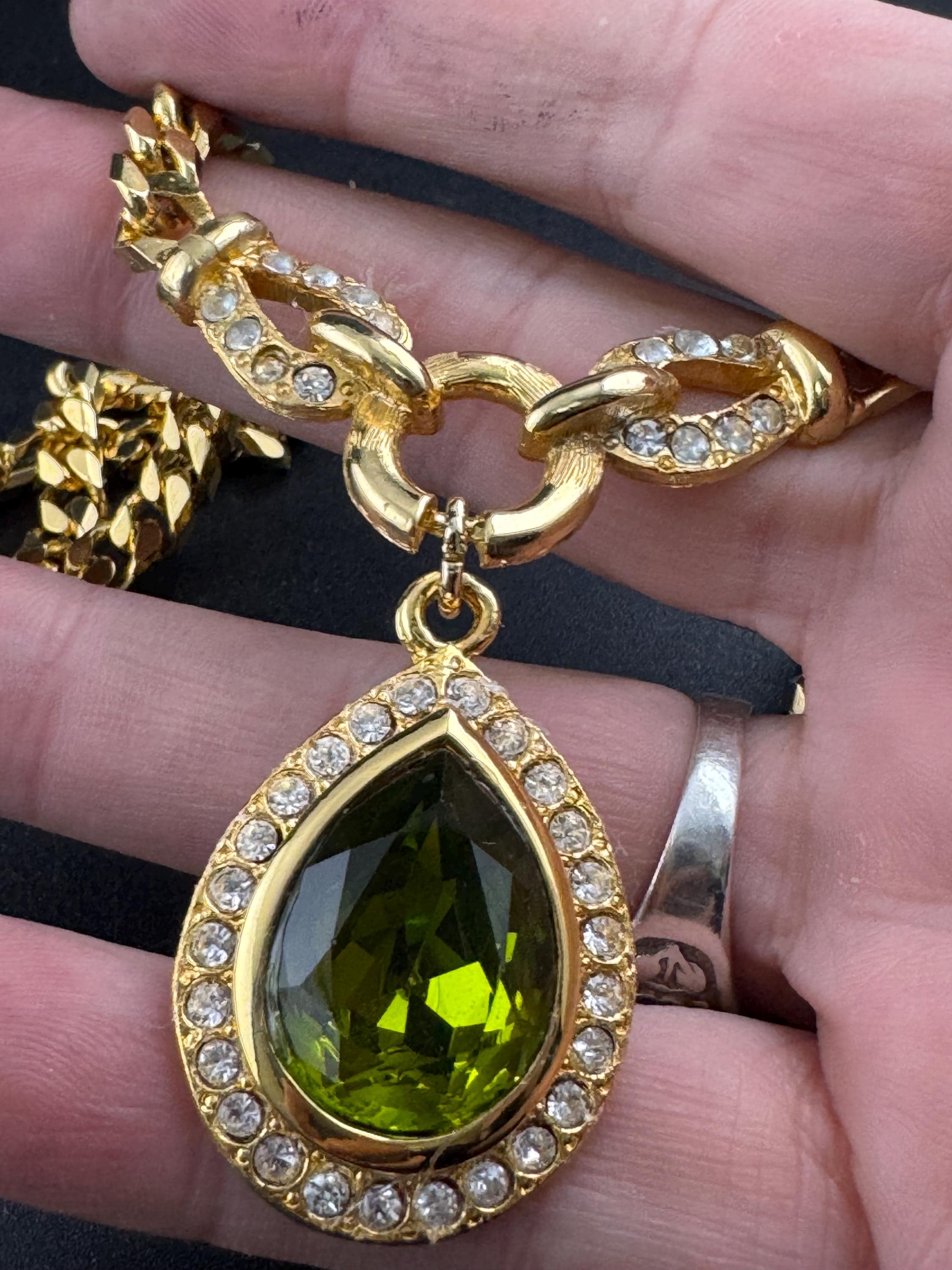Vintage olive green and clear crystal teardrop pendant choker necklace 40cm, gold tone