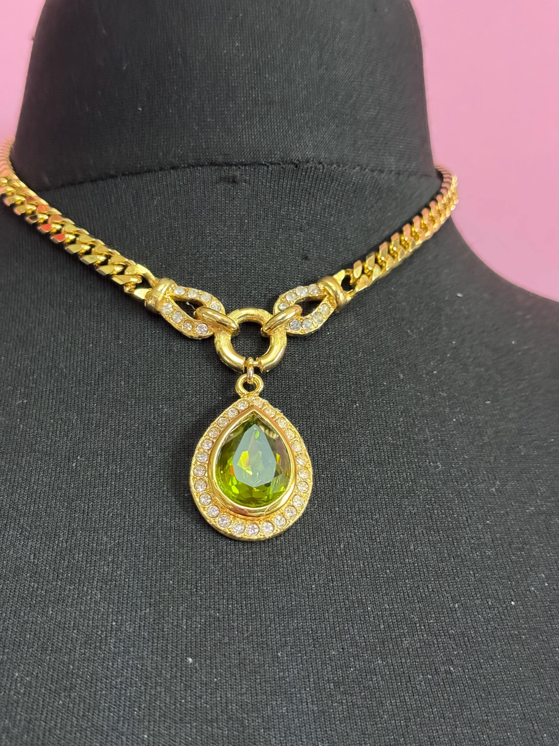 Vintage olive green and clear crystal teardrop pendant choker necklace 40cm, gold tone