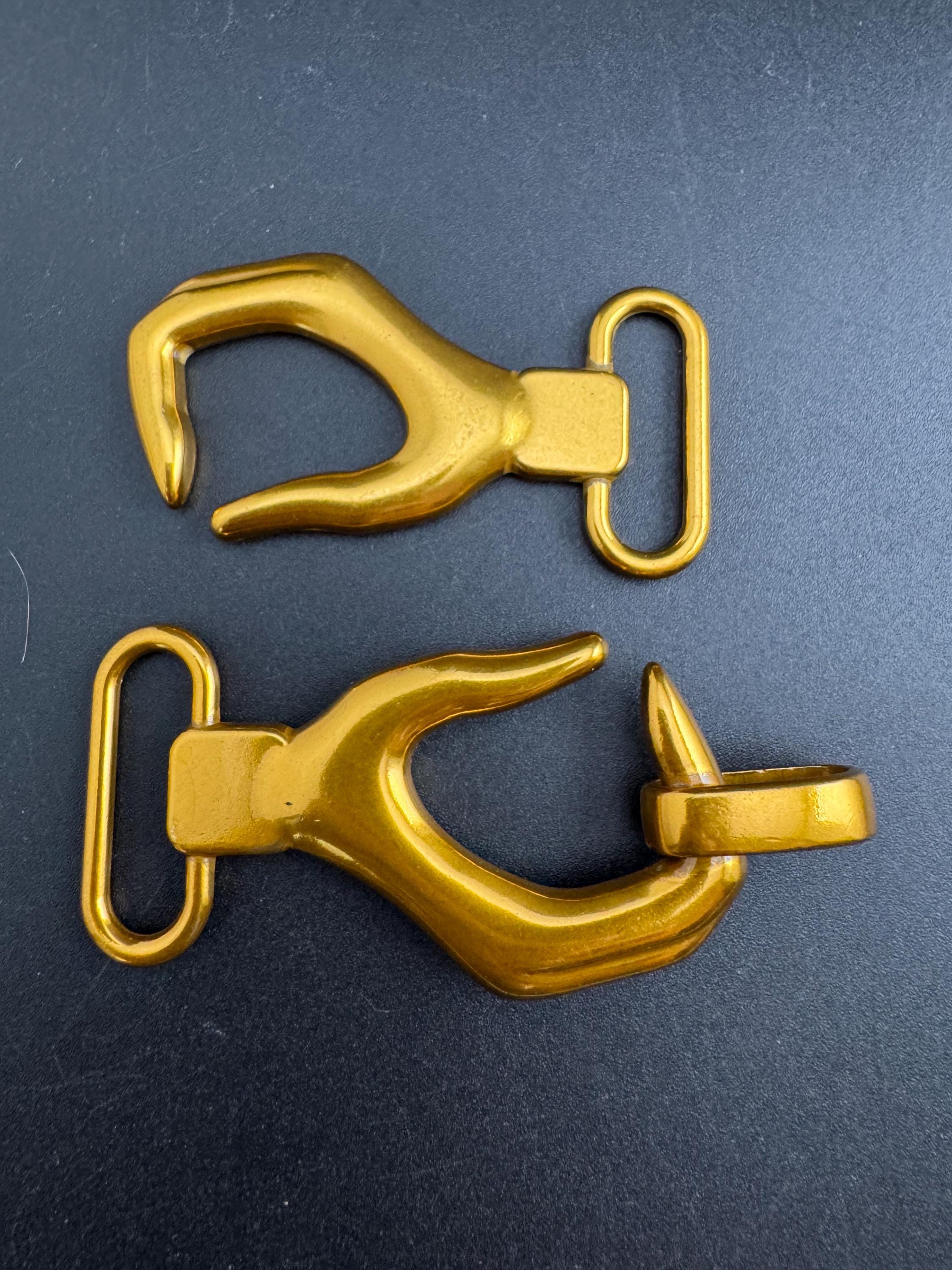 Novelty hand belt buckle, gold and silver tone 13cm