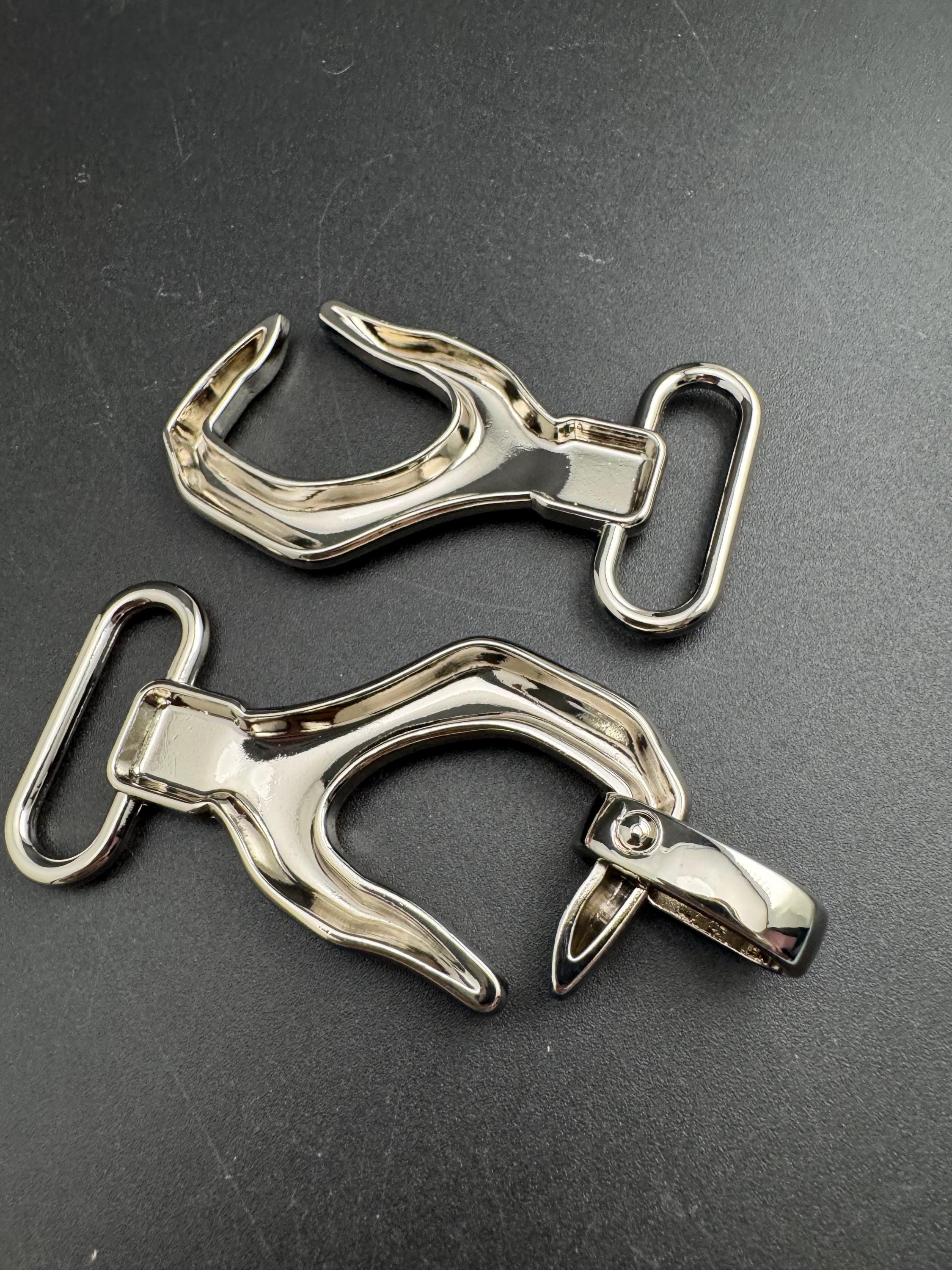 Novelty hand belt buckle, gold and silver tone 13cm