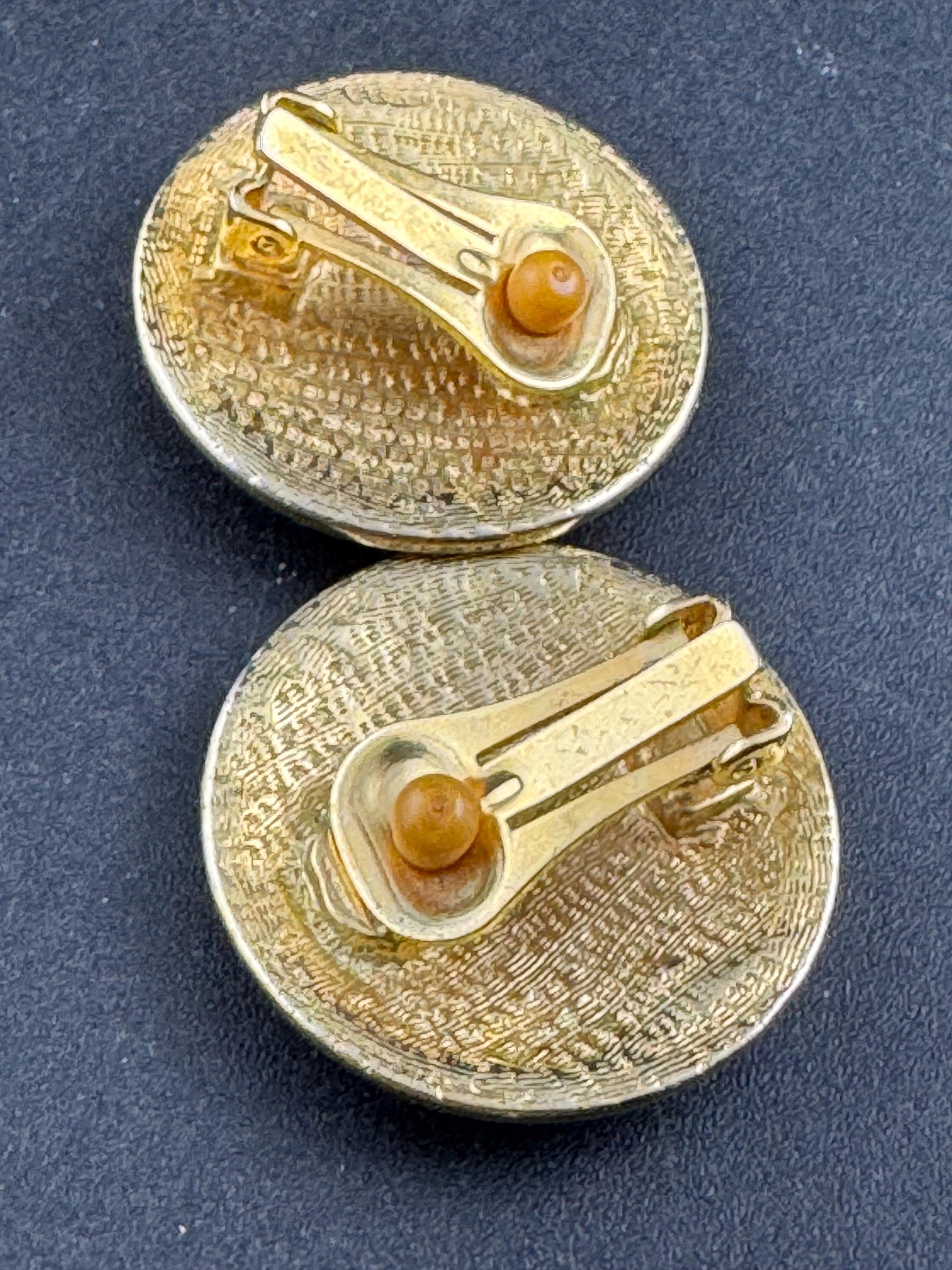 Vintage brown and tan enamel disc clip on earrings, gold tone 2.5cm