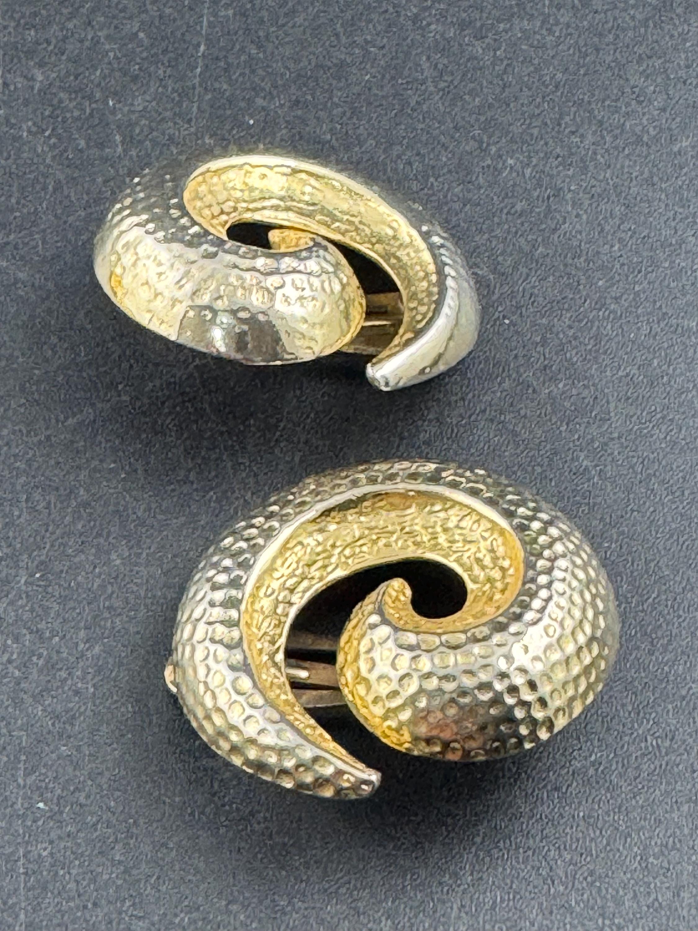 Large 3cm abstract clip on earrings, oversized Vintage gold tone swirls