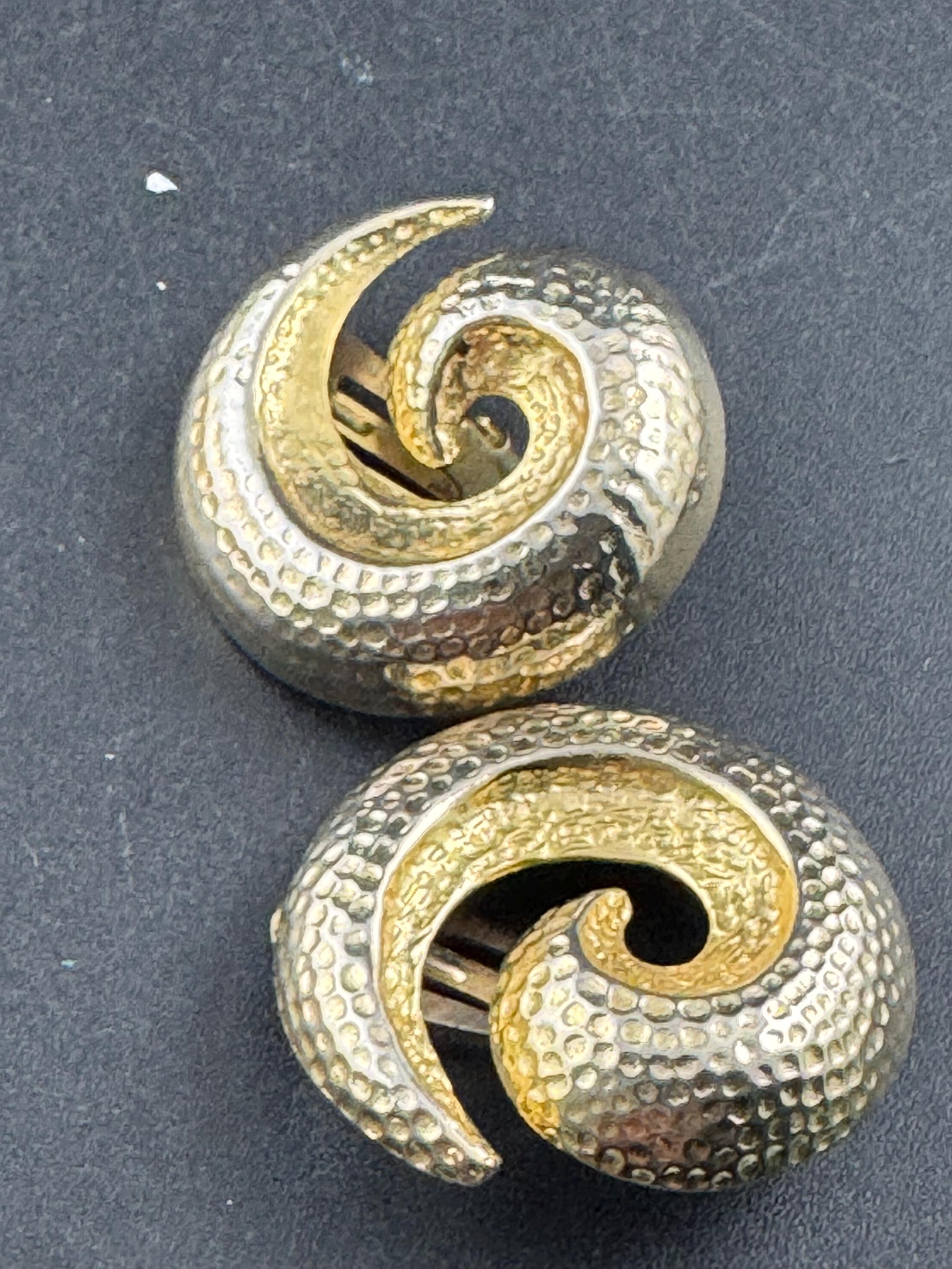Large 3cm abstract clip on earrings, oversized Vintage gold tone swirls