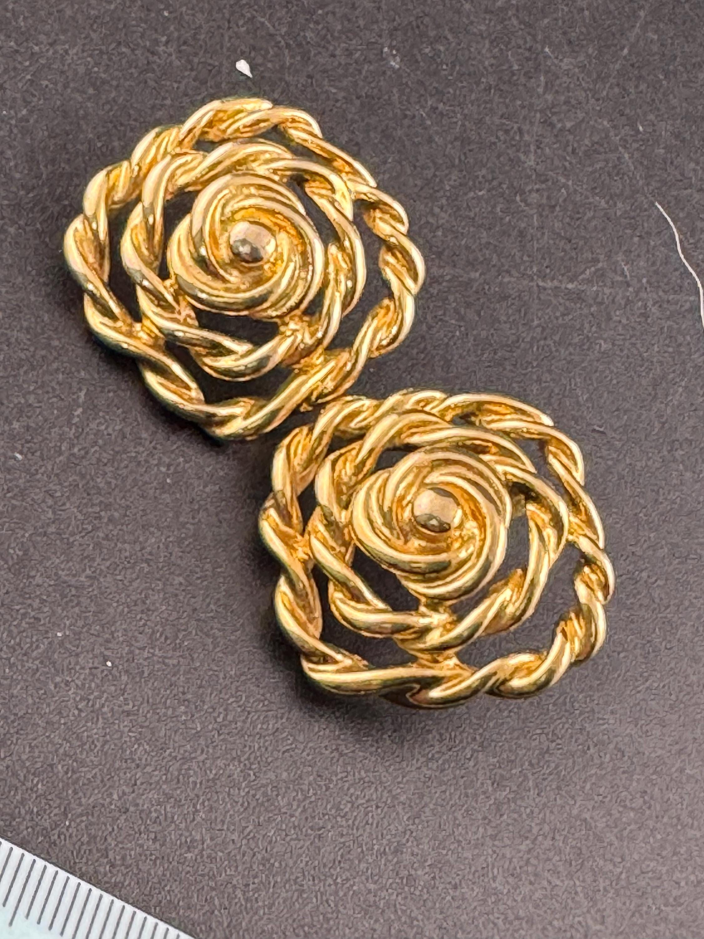 Vintage gold tone rope twist swirl stud earrings for pierced ears