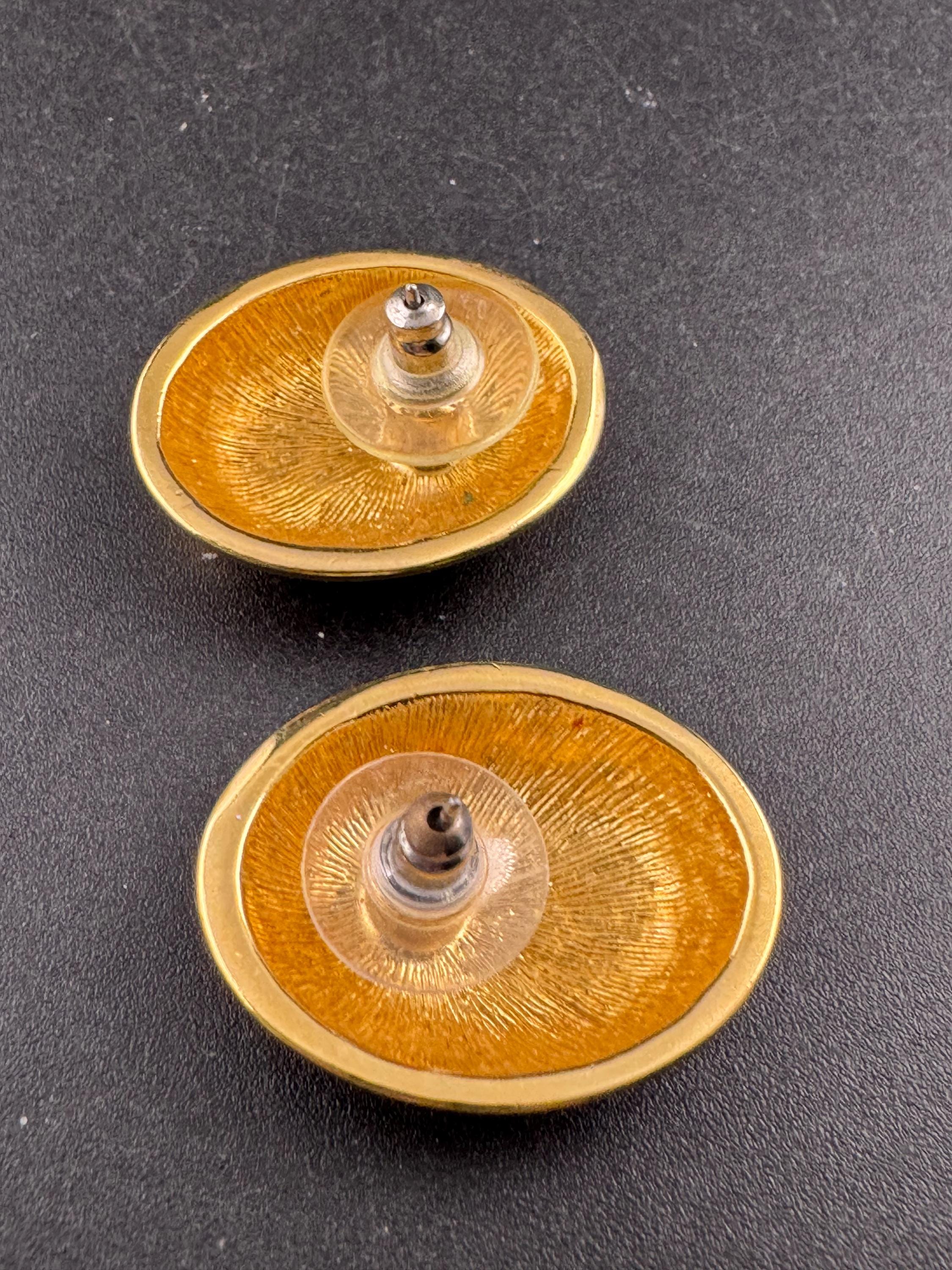 Vintage modernist oval pierced stud Earrings: gold tone