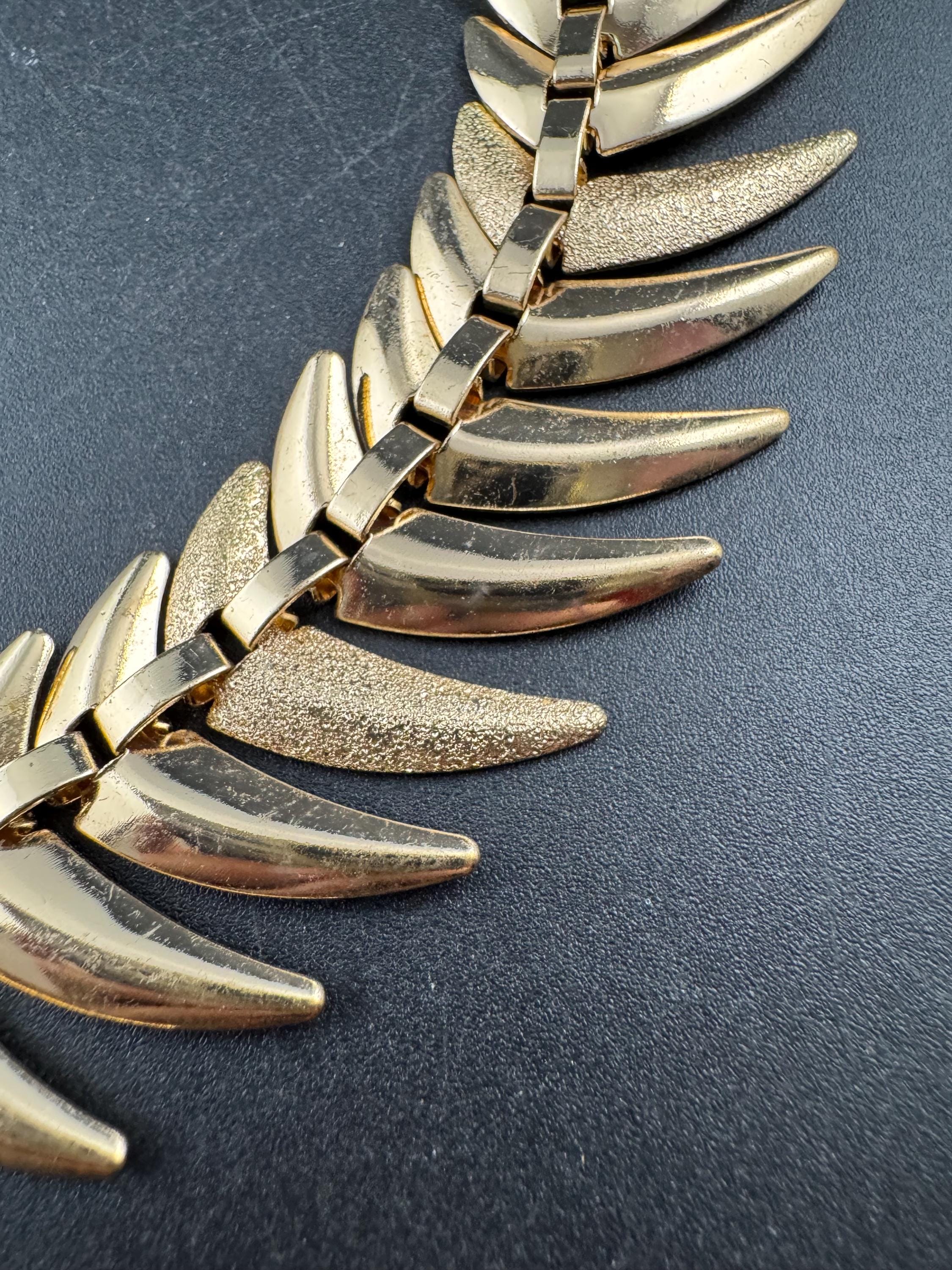 Vintage Gold Tone Chevron Choker Necklace - 44 x 3cm