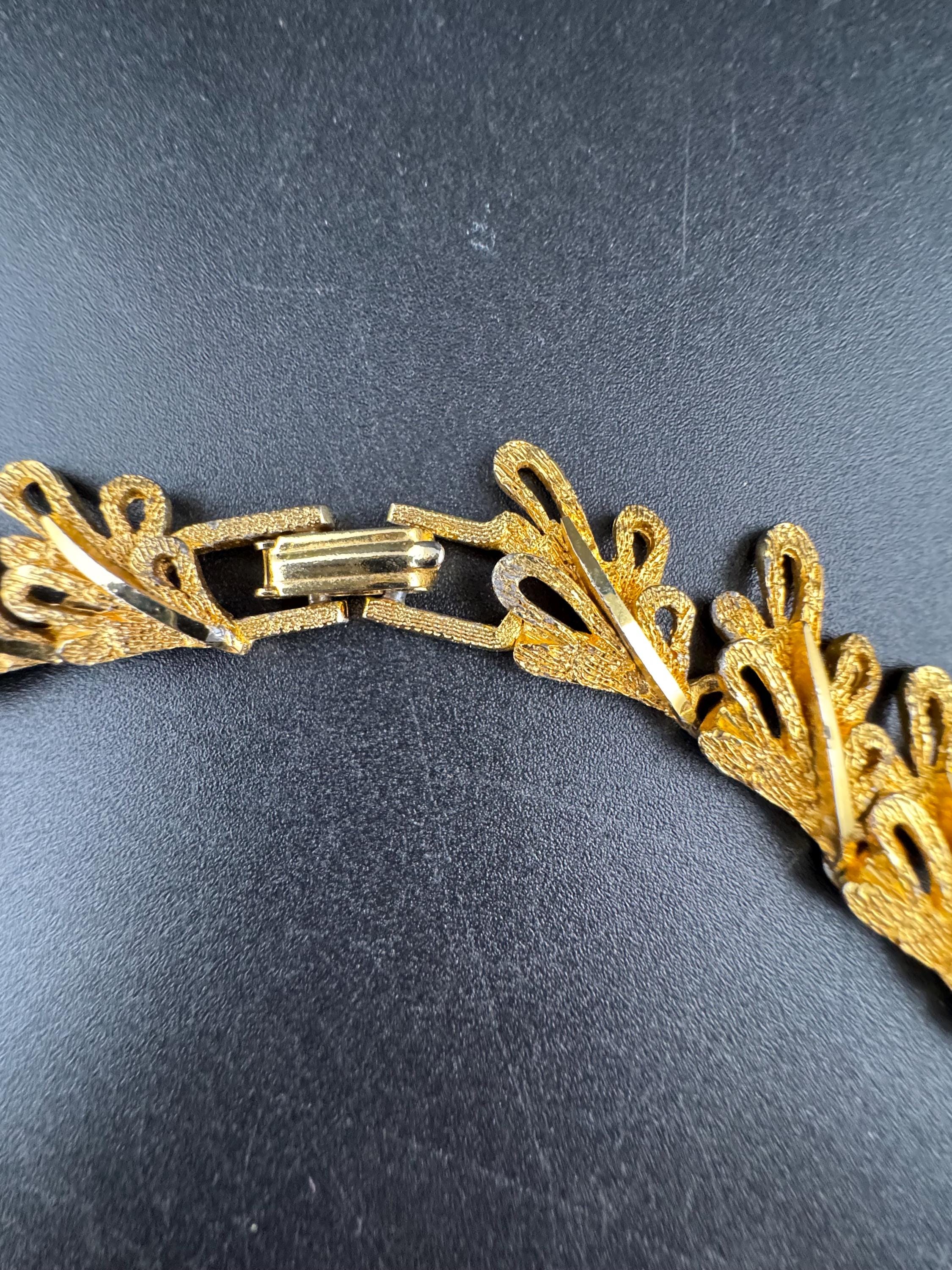 Vintage brutalist modernist leaf choker necklace, gold textured Links
