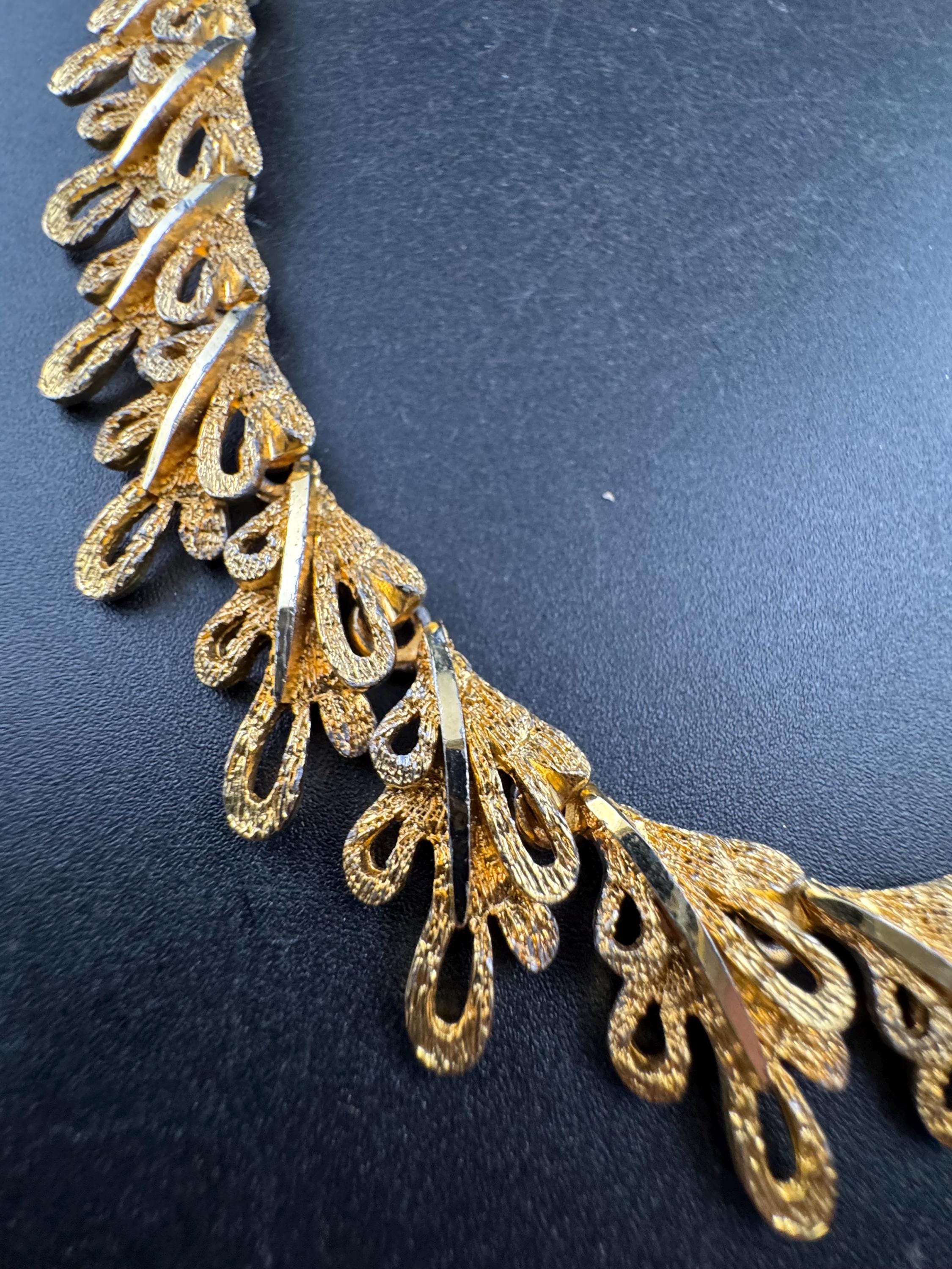 Vintage brutalist modernist leaf choker necklace, gold textured Links
