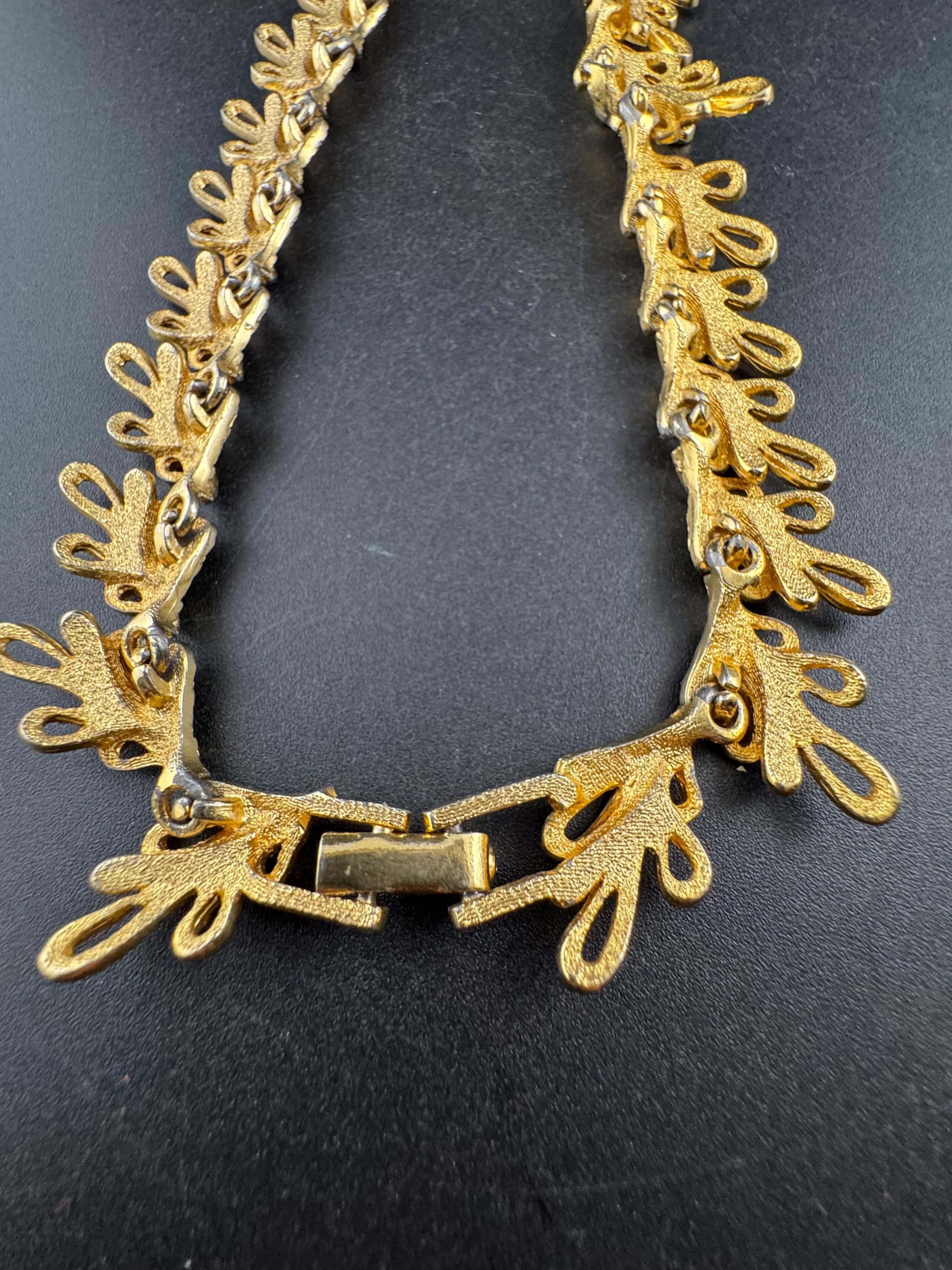 Vintage brutalist modernist leaf choker necklace, gold textured Links