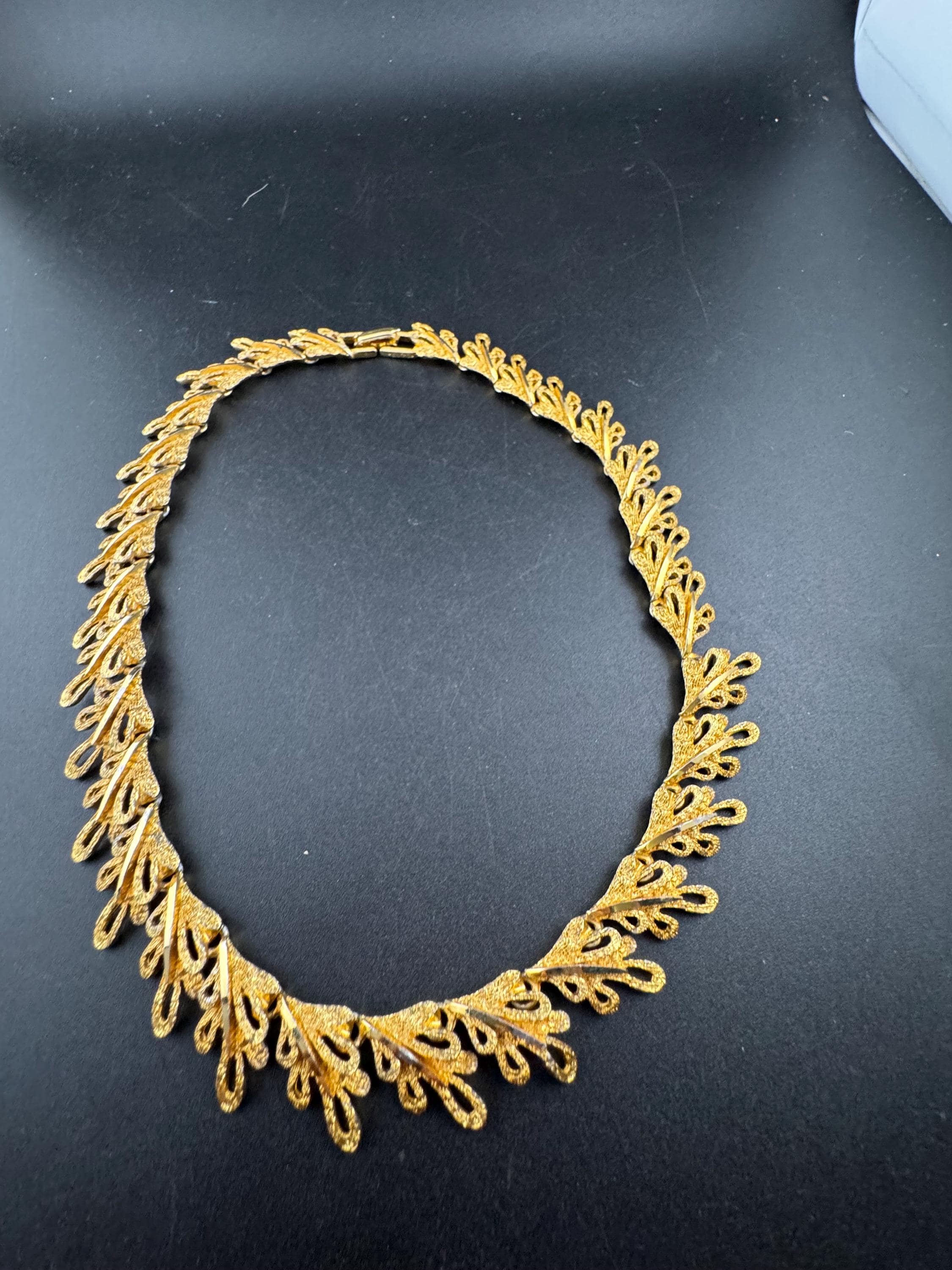 Vintage brutalist modernist leaf choker necklace, gold textured Links