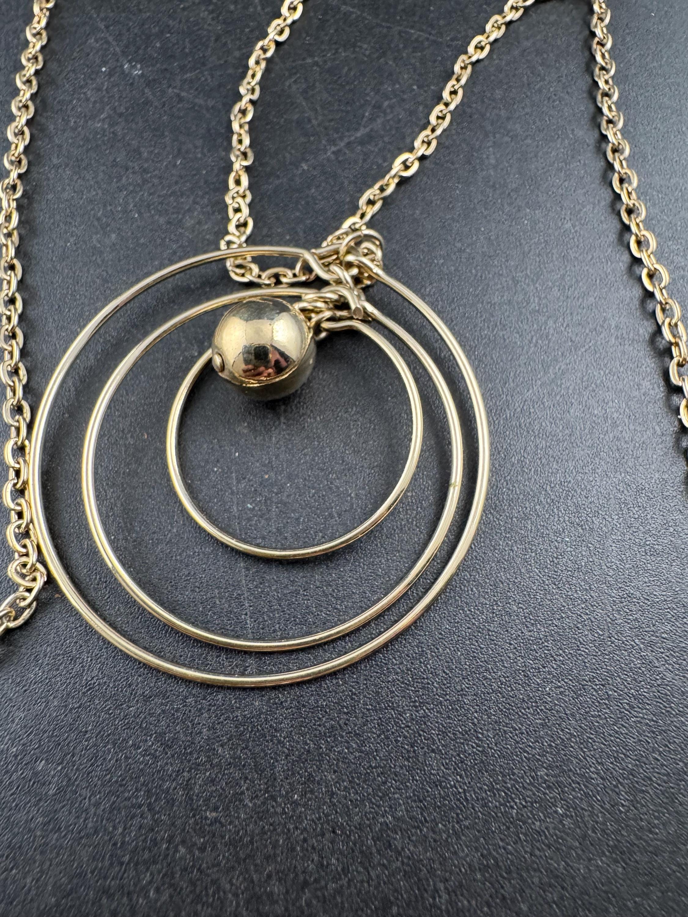 Signed Sarah Coventry orbit pendant chain necklace , gold tone 1970s vintage