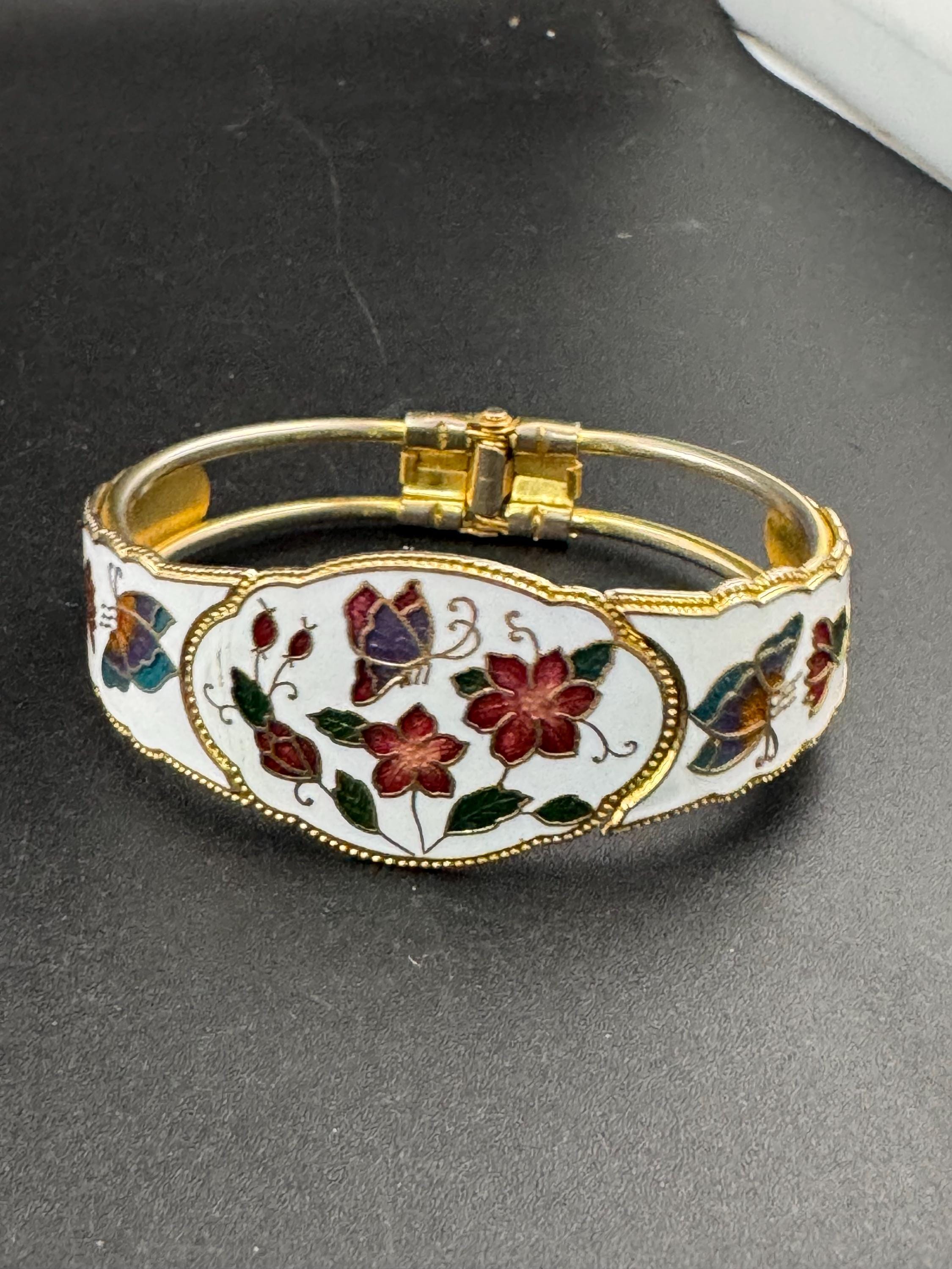 Vintage white red green enamel cloisonne clamper bangle: floral design 1980s 1990s