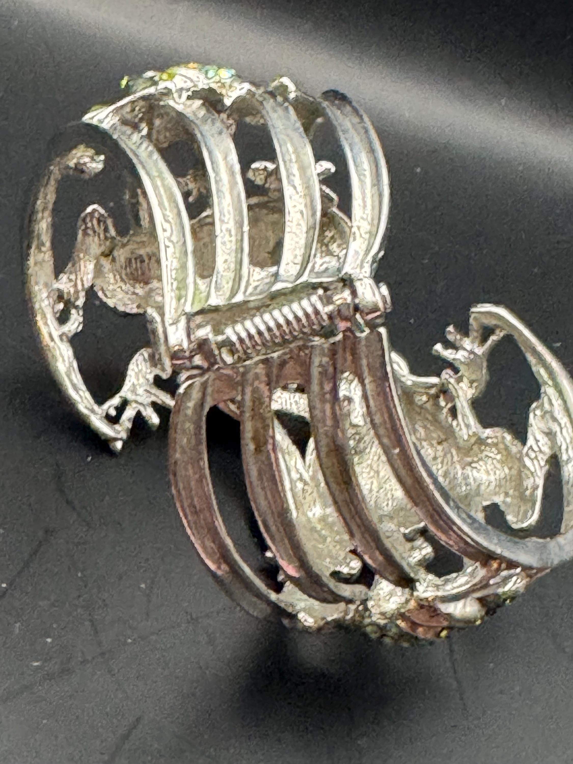 Novelty diamanté frog Clamper Bangle, green ab crystal silver tone rhinestone Bracelet.