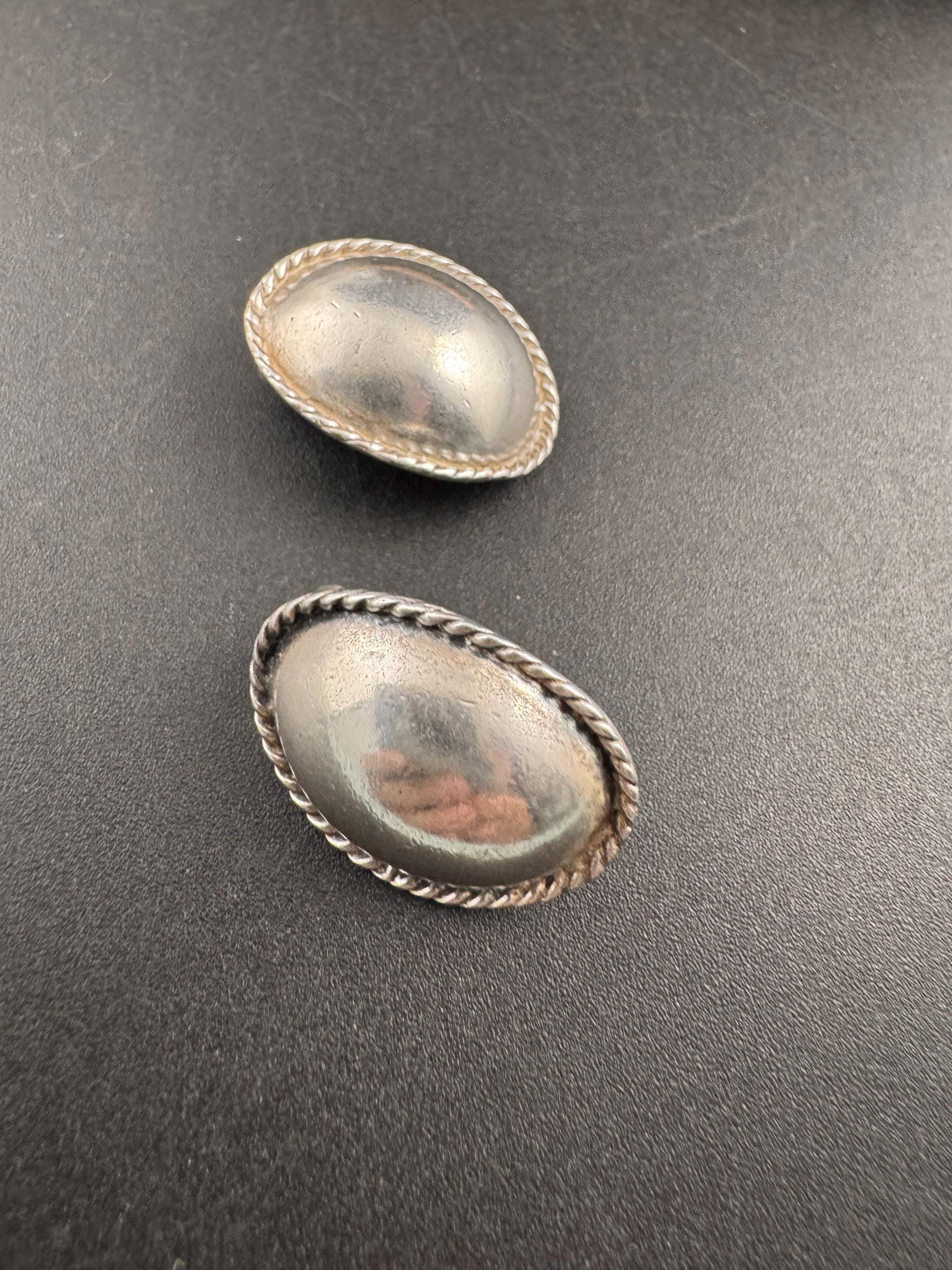 Vintage oval domed clip on earrings, chunky 15.2 grams , tested 925 silver