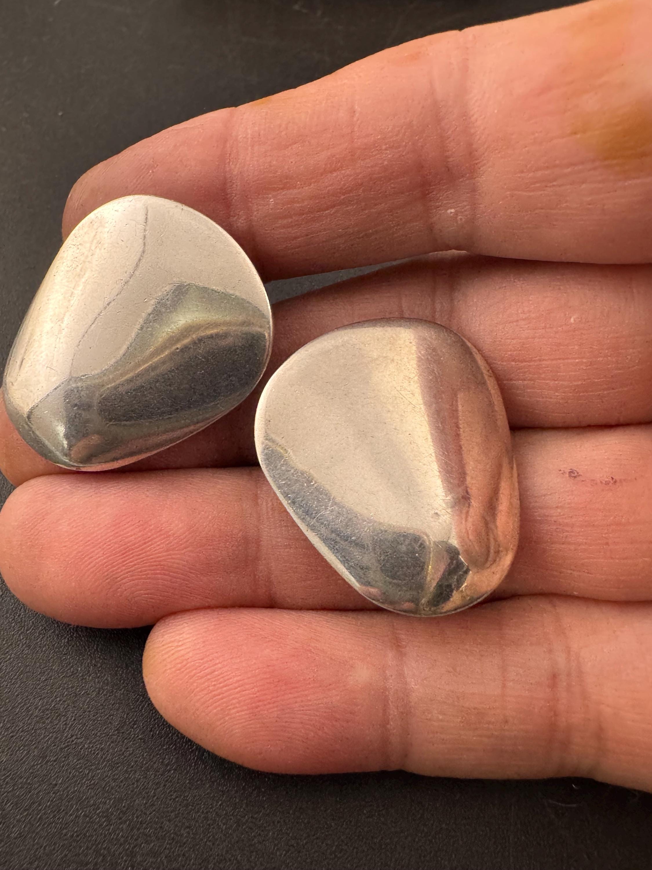 Vintage large pebble clip on earrings, chunky 12.3 grams , tested 925 silver