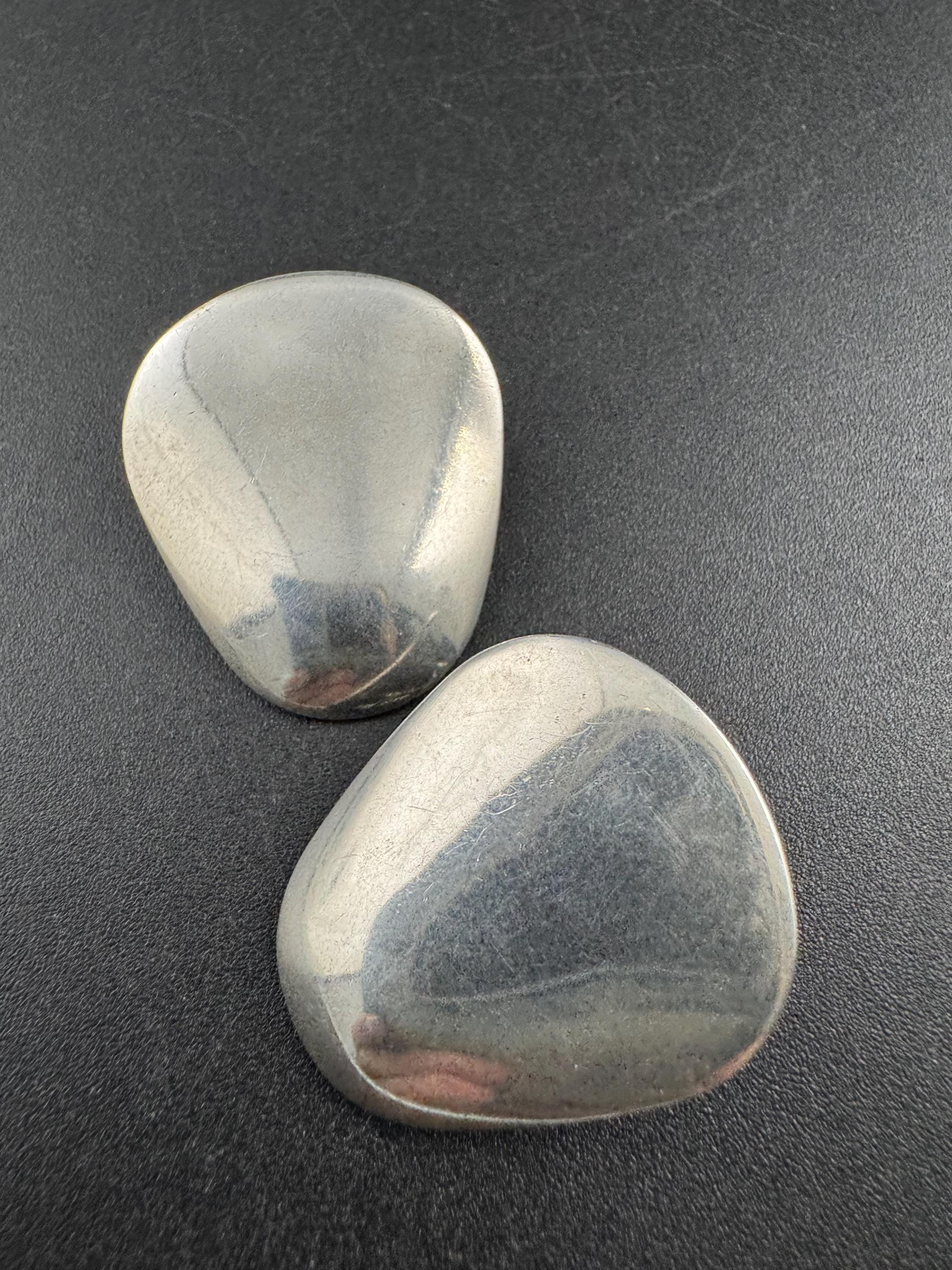 Vintage large pebble clip on earrings, chunky 12.3 grams , tested 925 silver