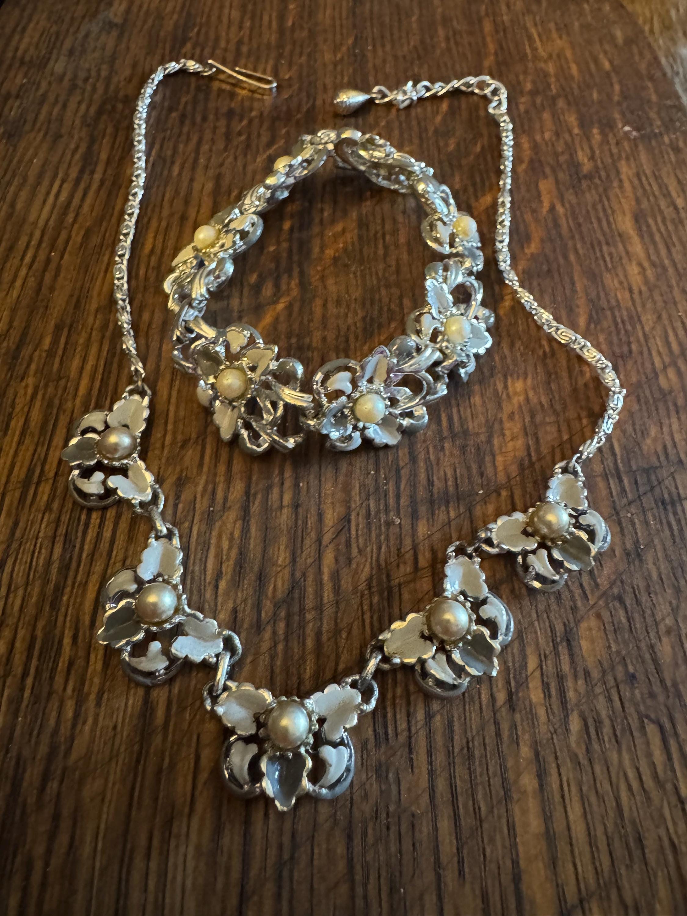 Vintage Hollywood grey enamel & pearl Jewellery Set. Necklace and bracelet silver tone 50s