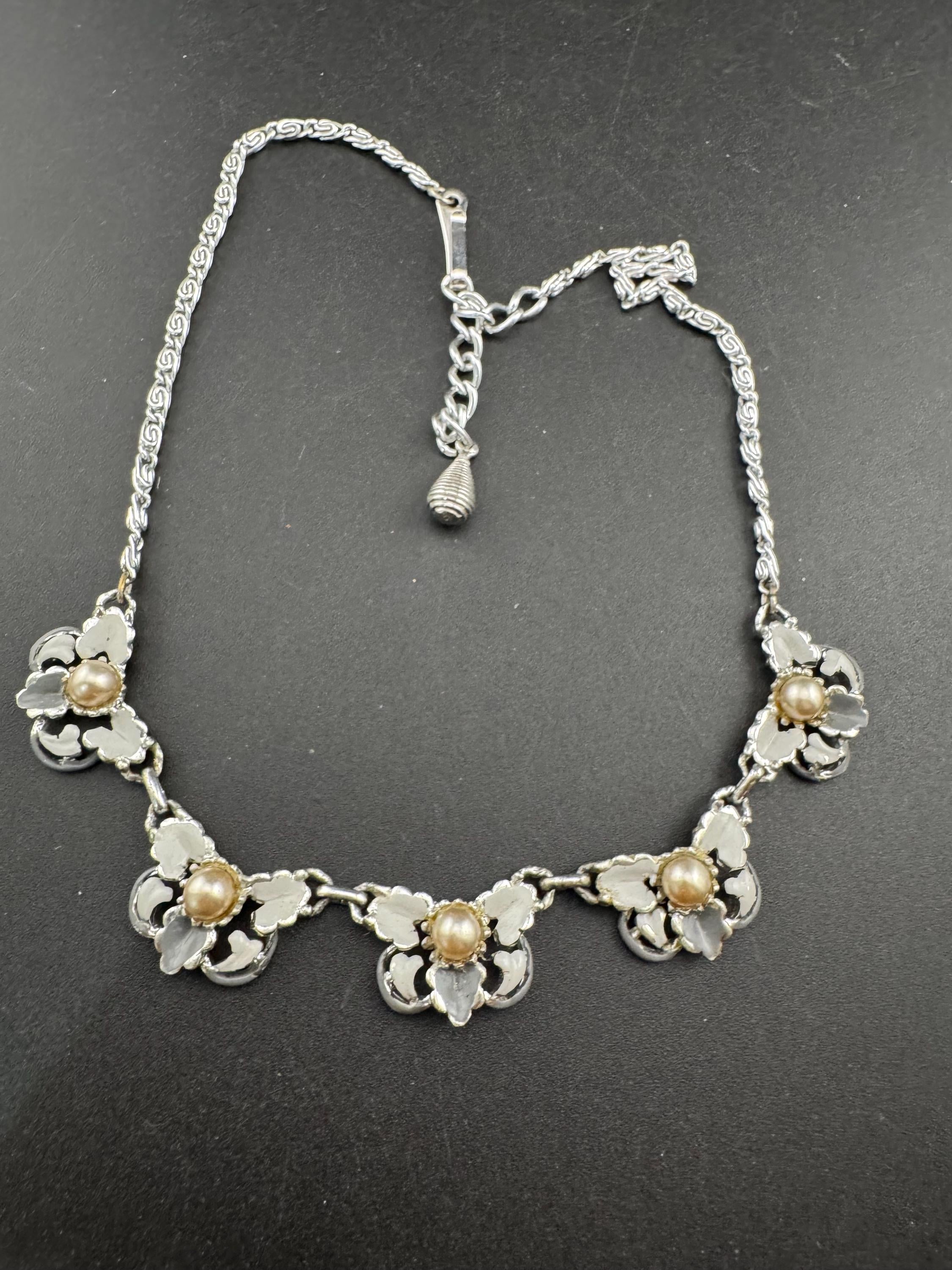 Vintage Hollywood grey enamel & pearl Jewellery Set. Necklace and bracelet silver tone 50s