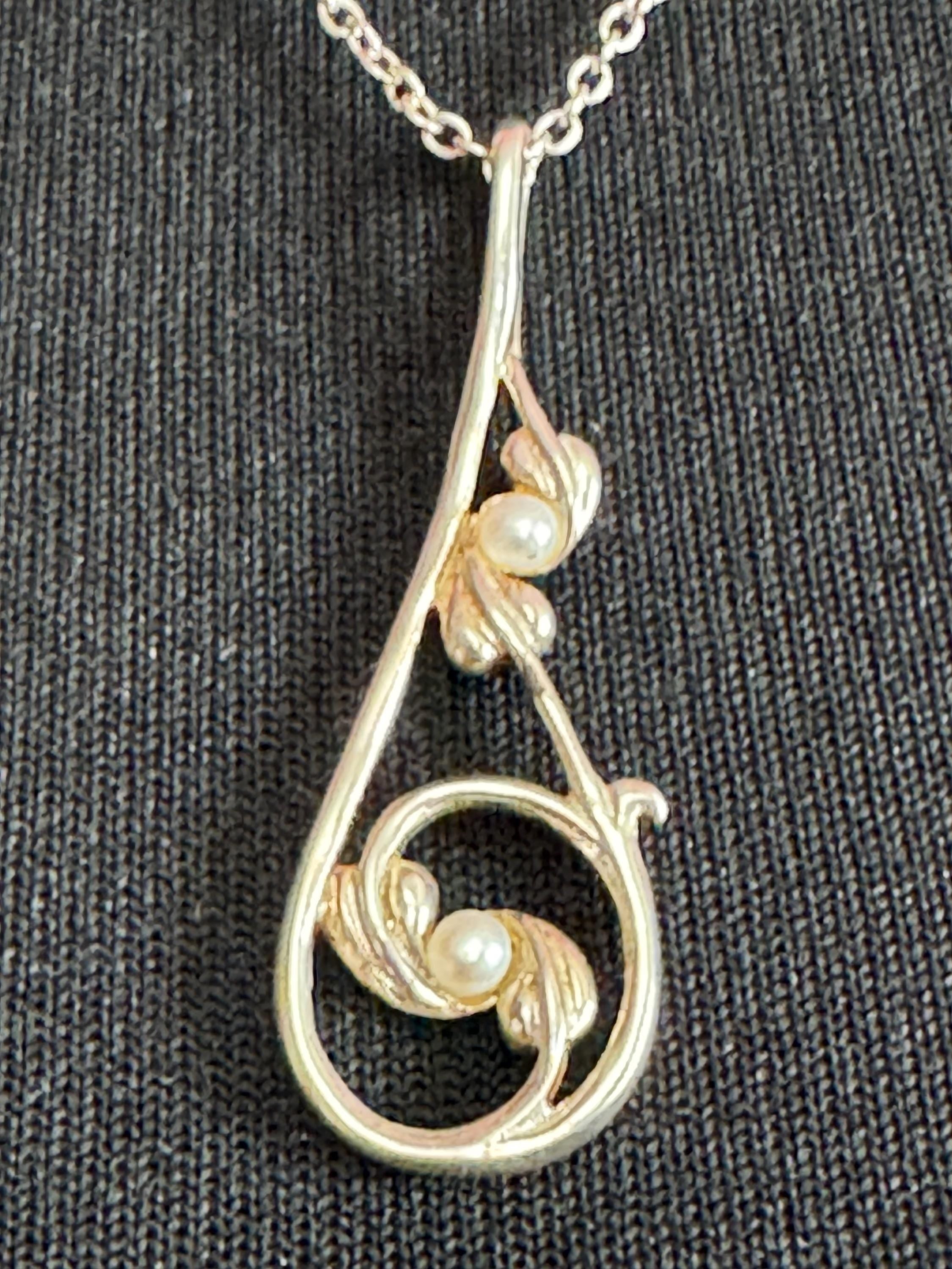 925 kit heath kh08 Silver and seed pearl pendant necklace, Charles Rennie Mackintosh style.