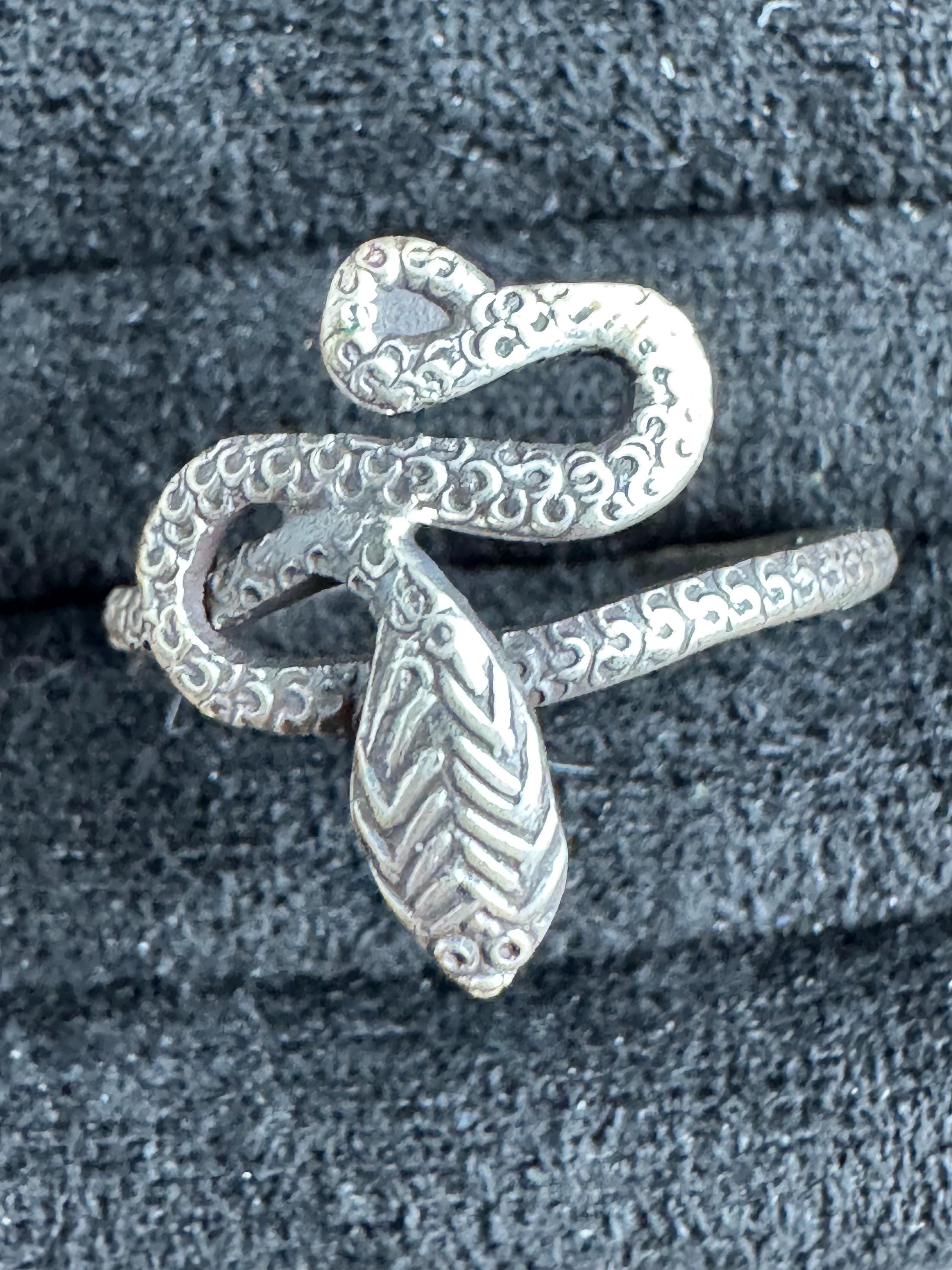Vintage size N 925 sterling silver ladies snake ring 2 gm
