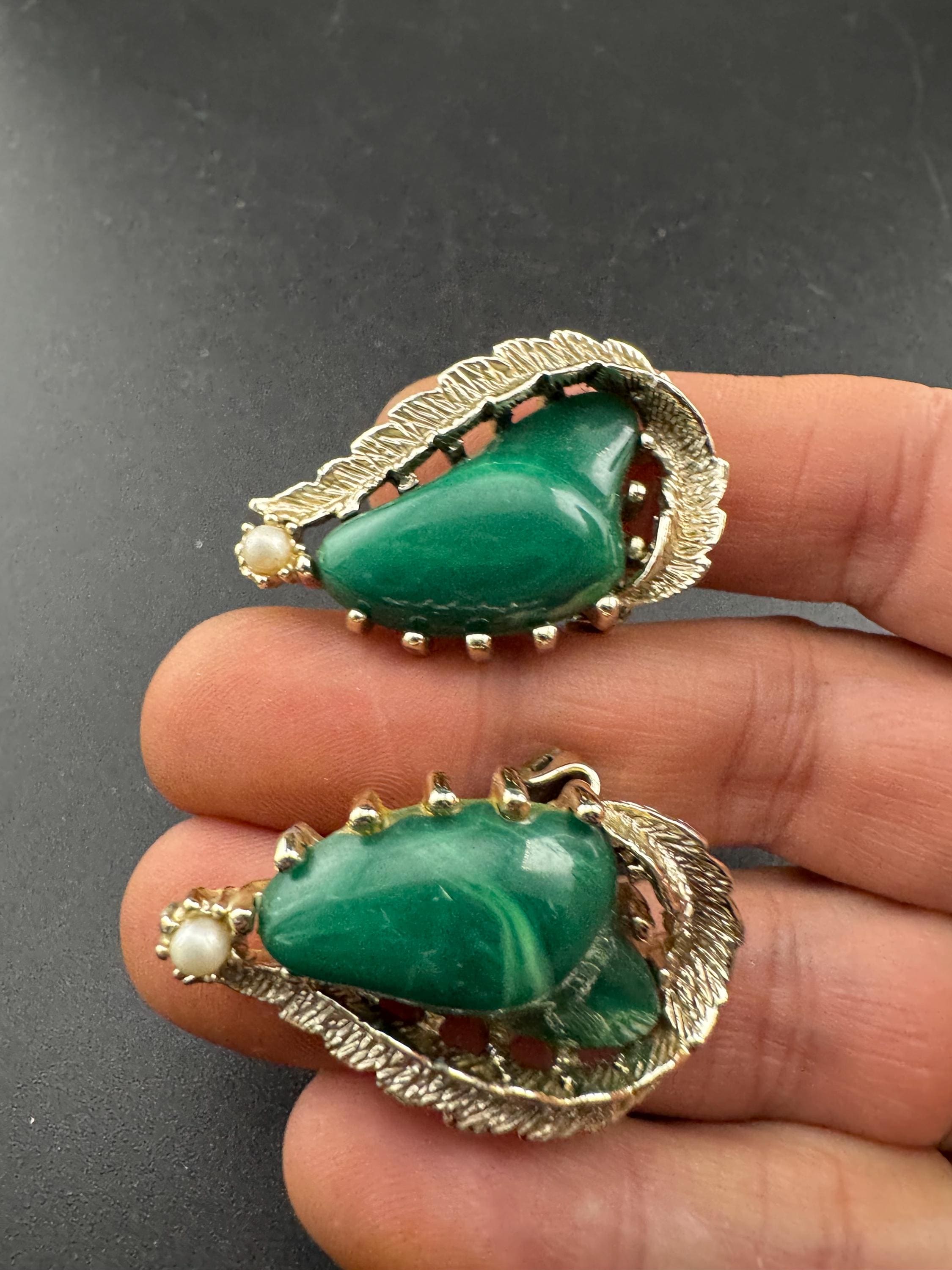 Vintage 1950s green lucite plastic Clip On Earrings with seed pearl